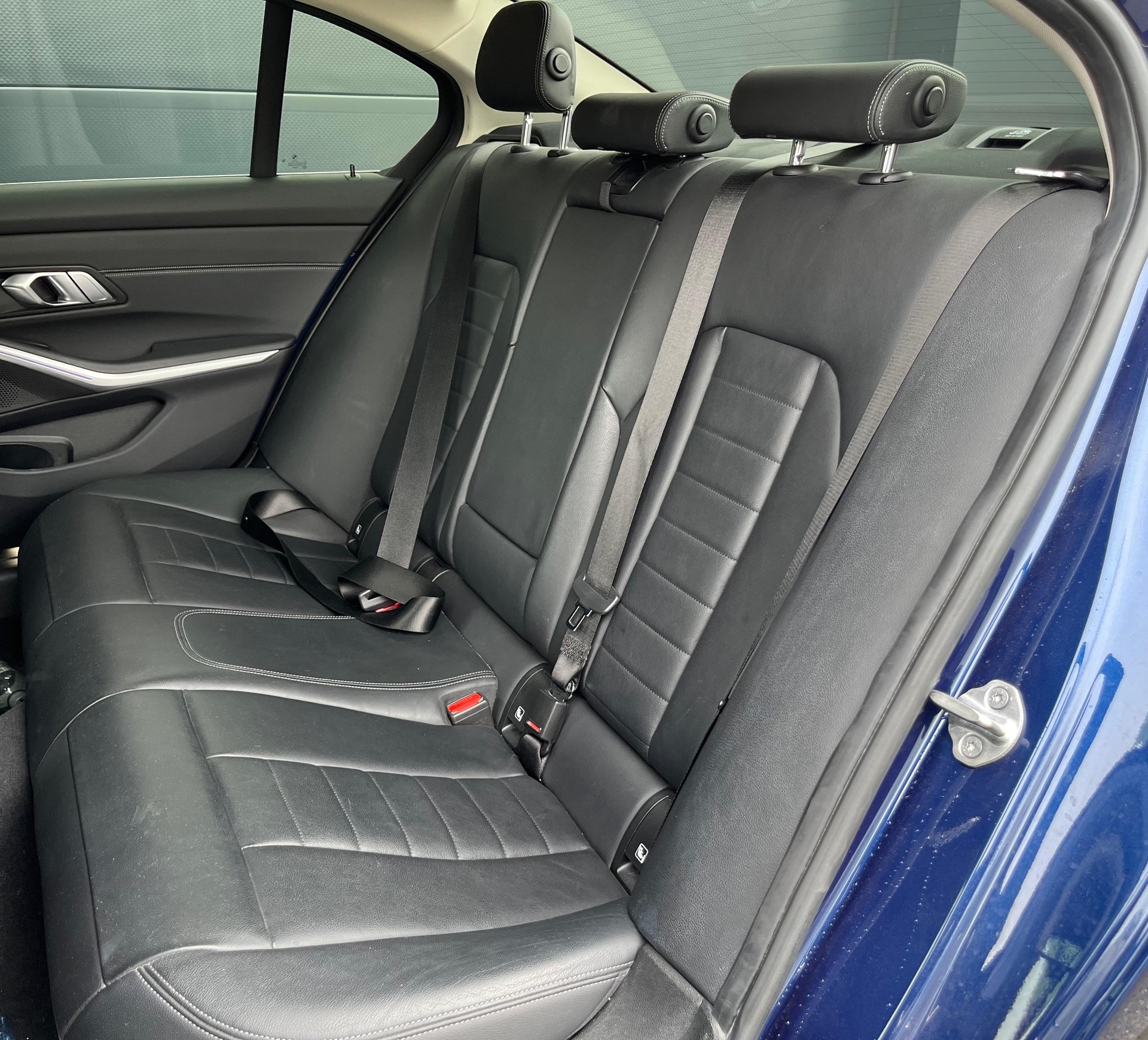 BMW 330e Steptronic Luxury Line-image-11