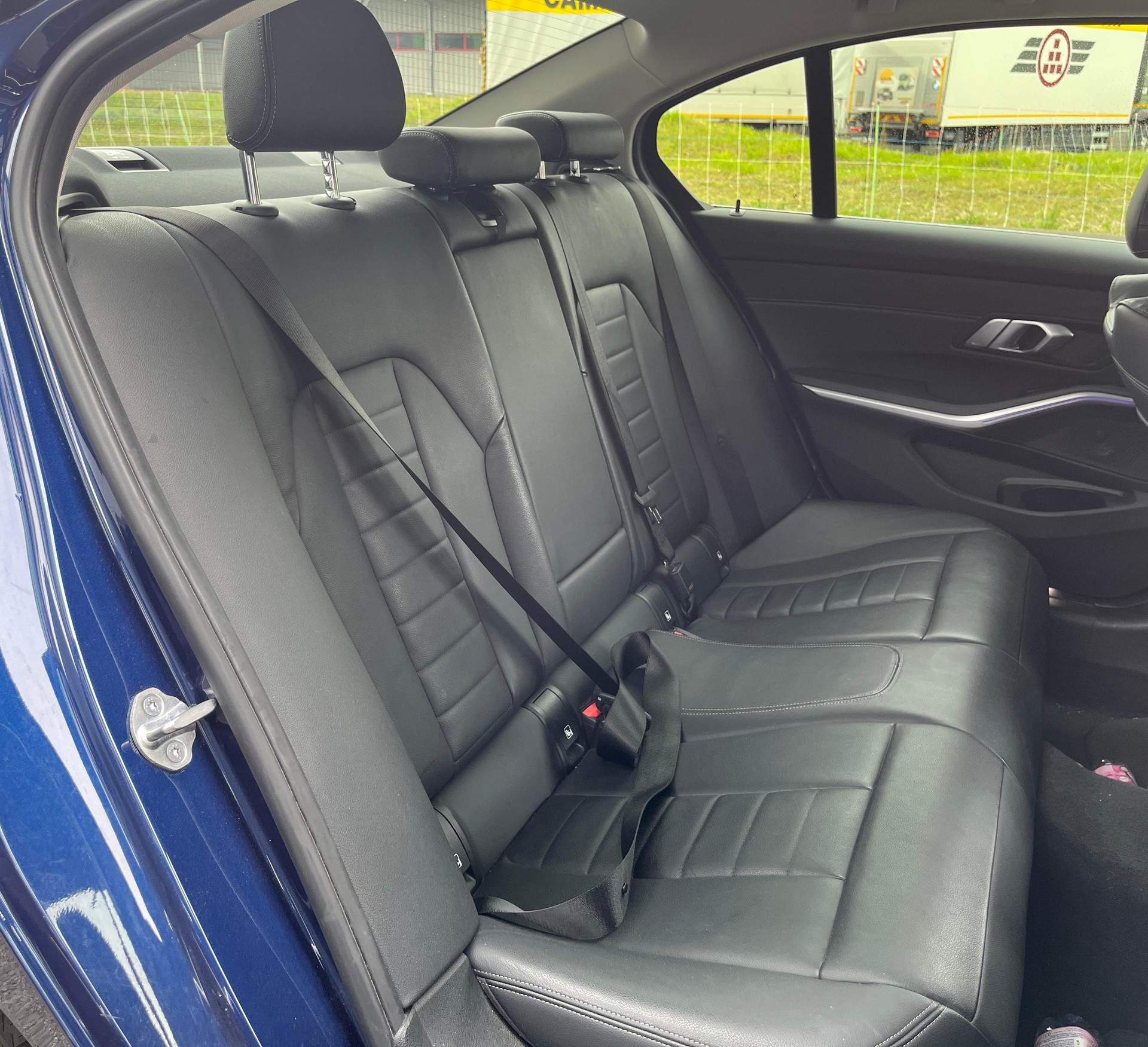 BMW 330e Steptronic Luxury Line-image-13