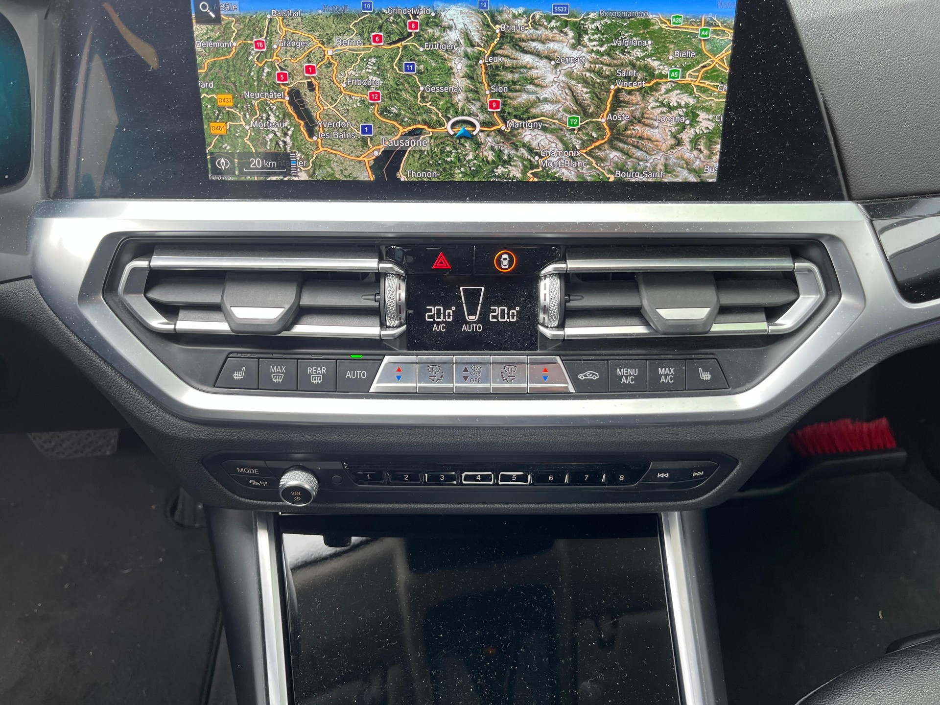 BMW 330e Steptronic Luxury Line-image-18