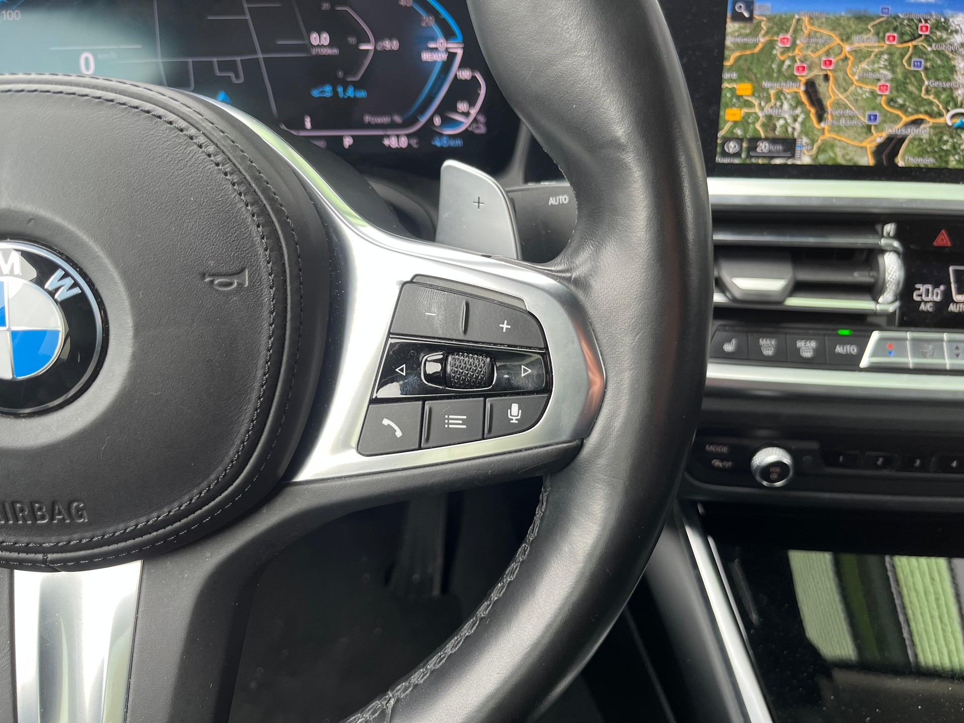 BMW 330e Steptronic Luxury Line-image-17