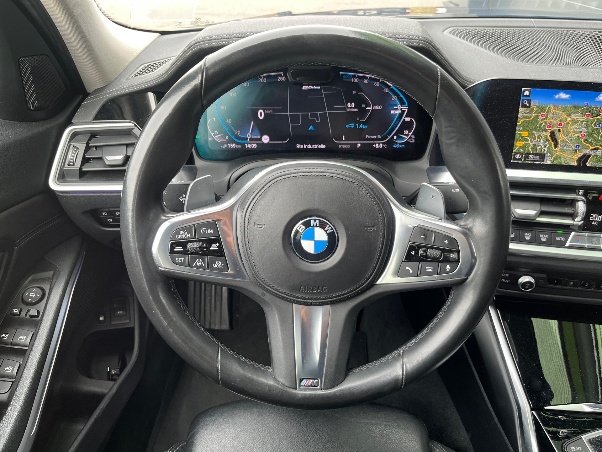 BMW 330e Steptronic Luxury Line-image-15