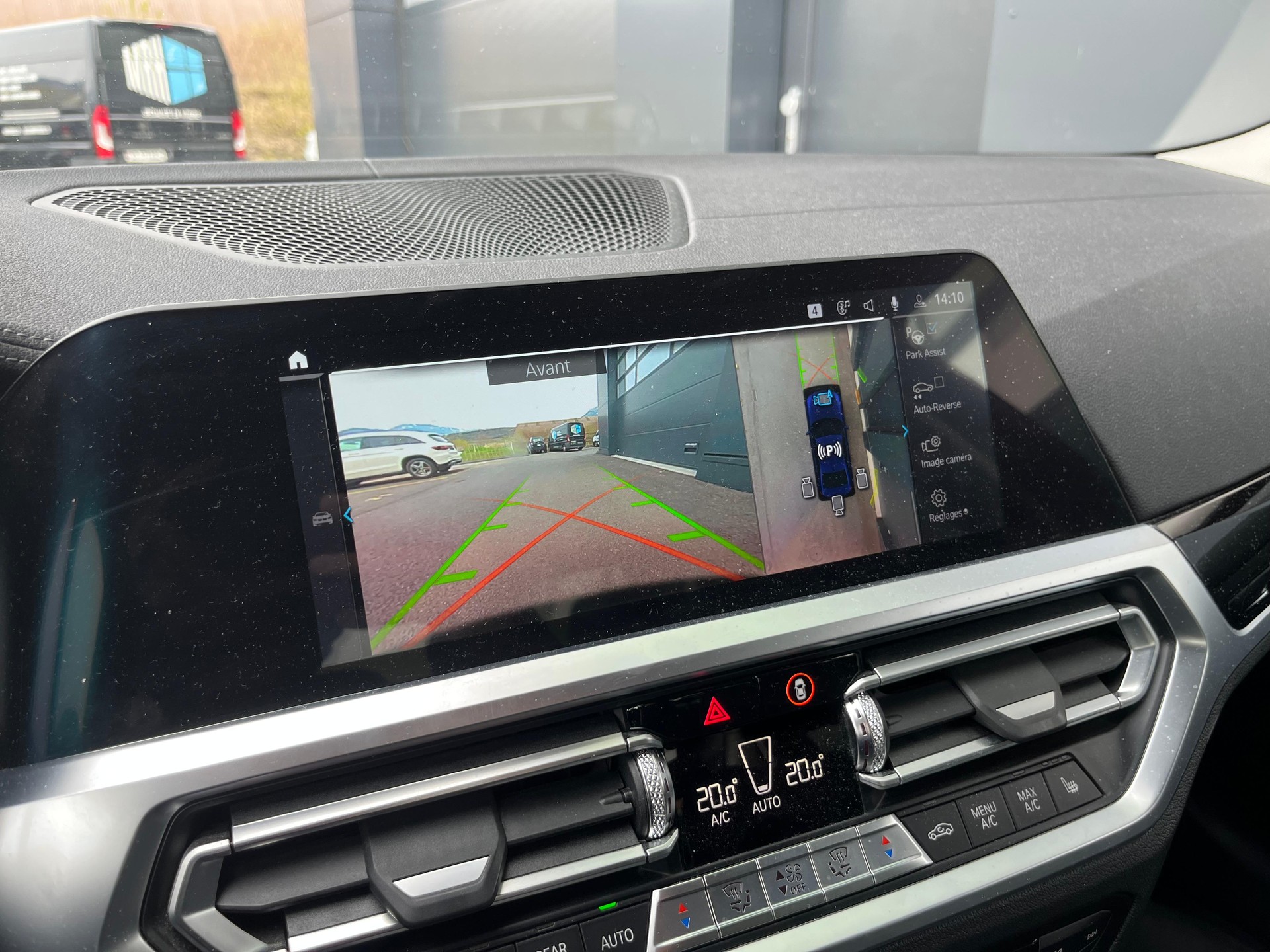 BMW 330e Steptronic Luxury Line-image-19