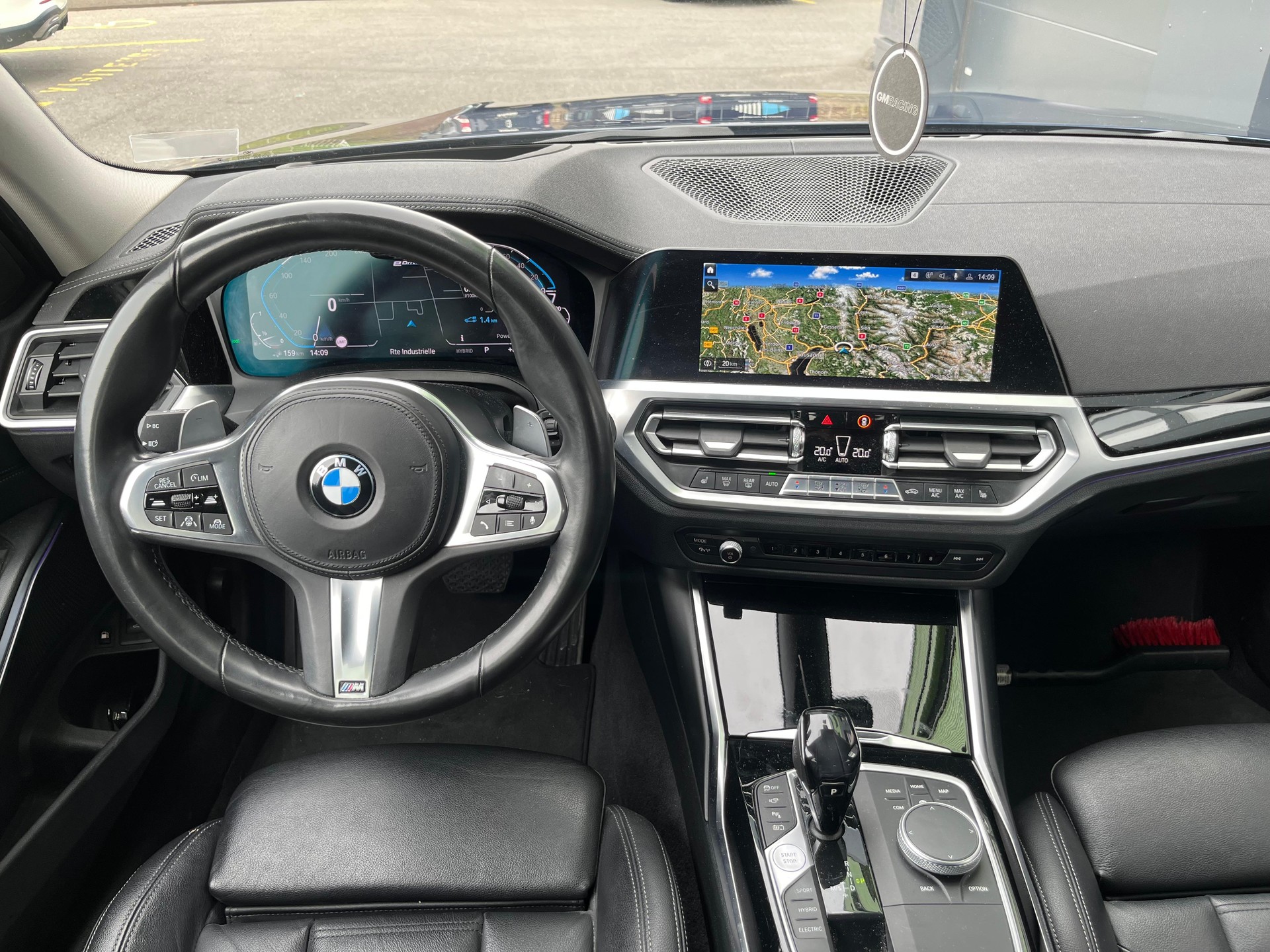 BMW 330e Steptronic Luxury Line-image-14