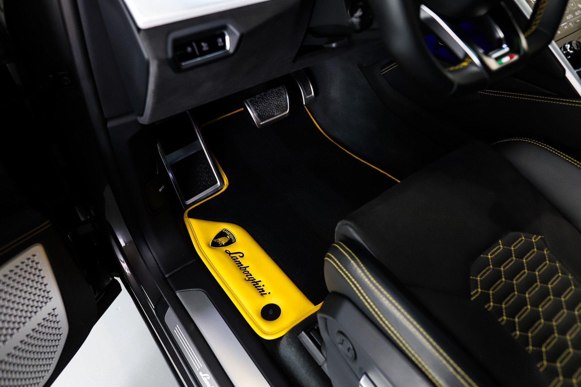 LAMBORGHINI Urus E-Gear-image-8