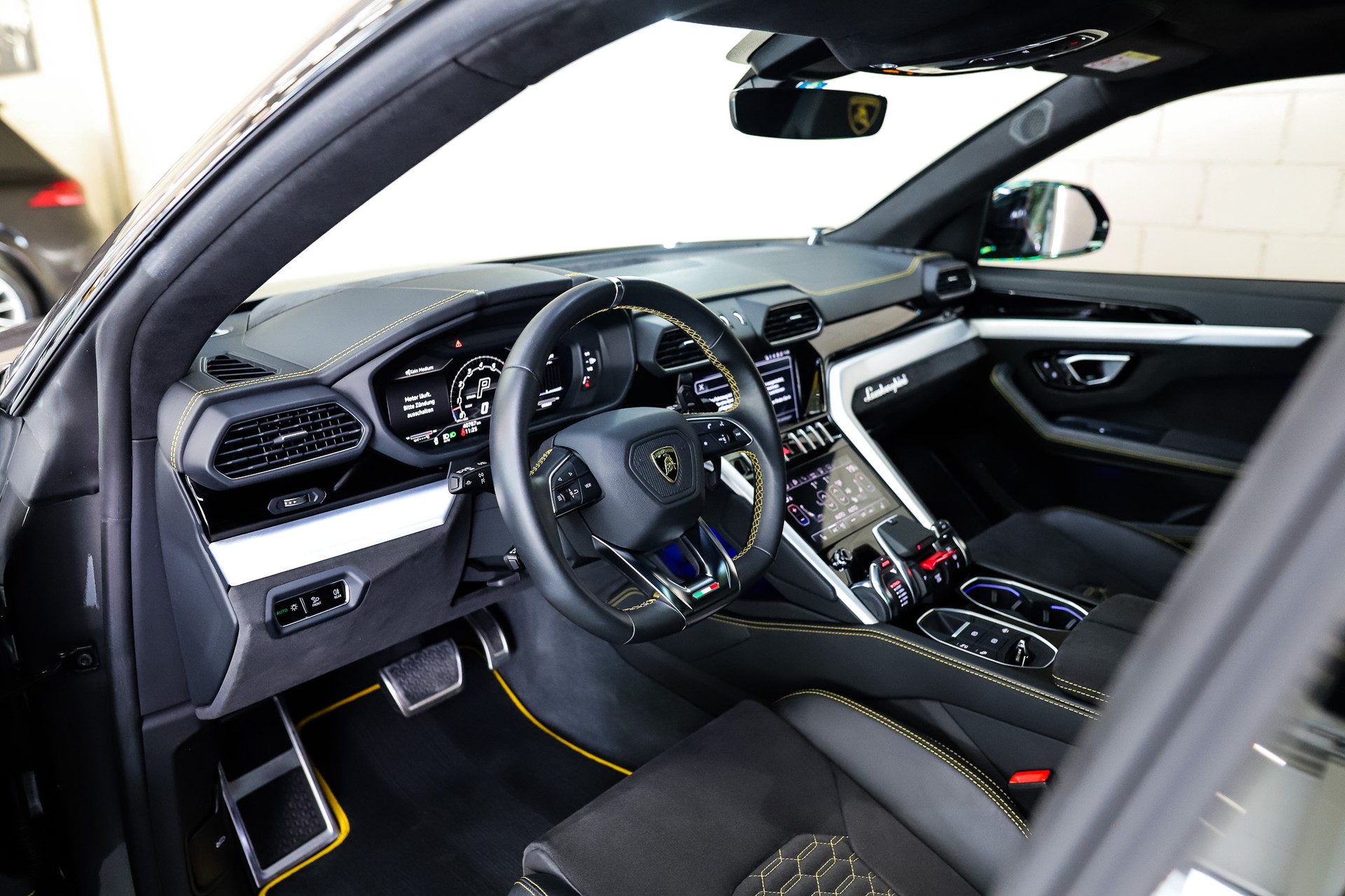 LAMBORGHINI Urus E-Gear-image-7