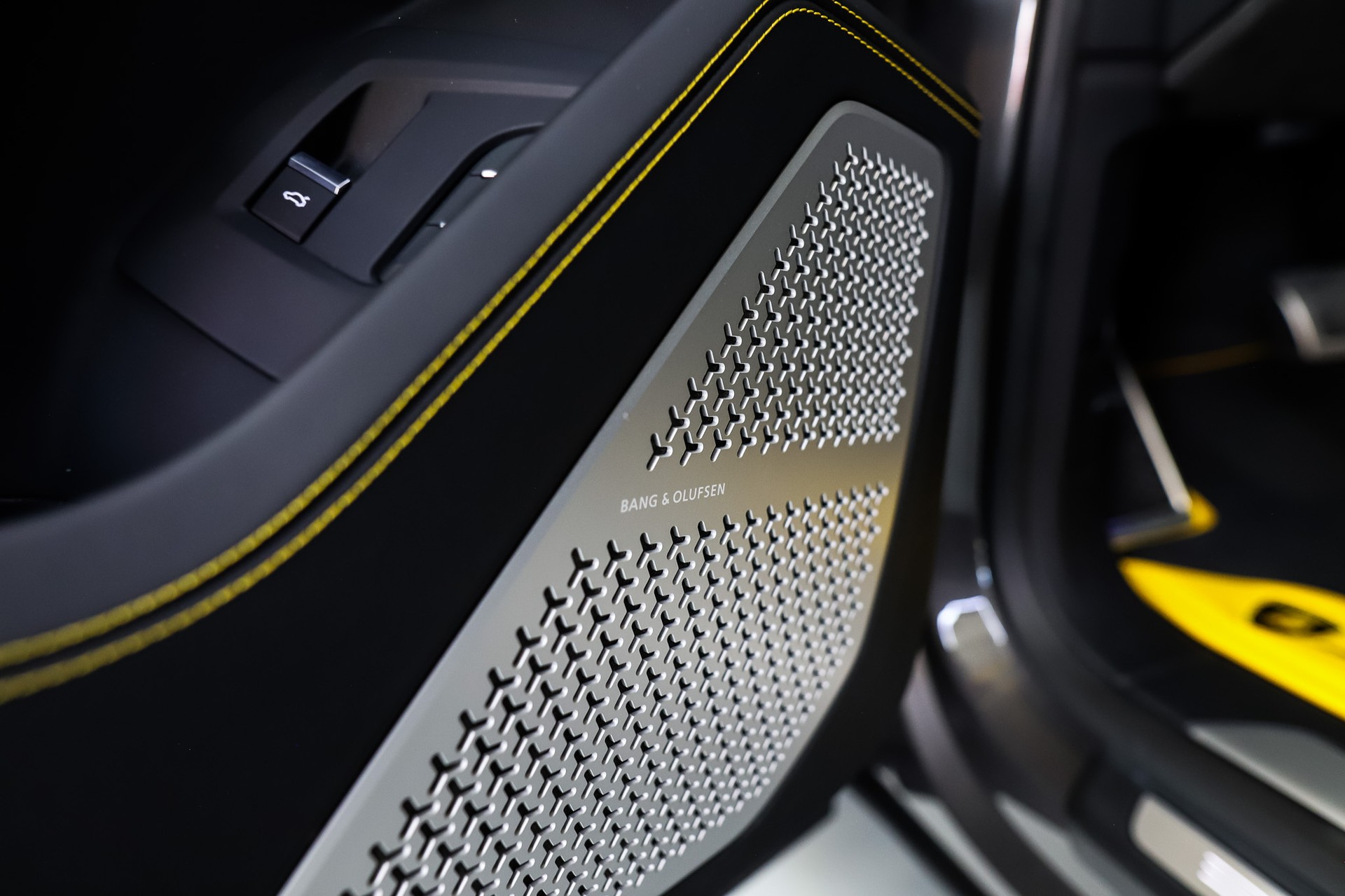 LAMBORGHINI Urus E-Gear-image-9