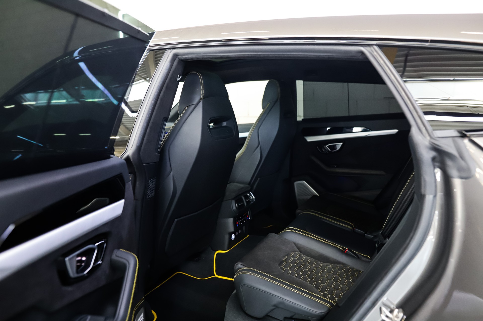 LAMBORGHINI Urus E-Gear-image-16