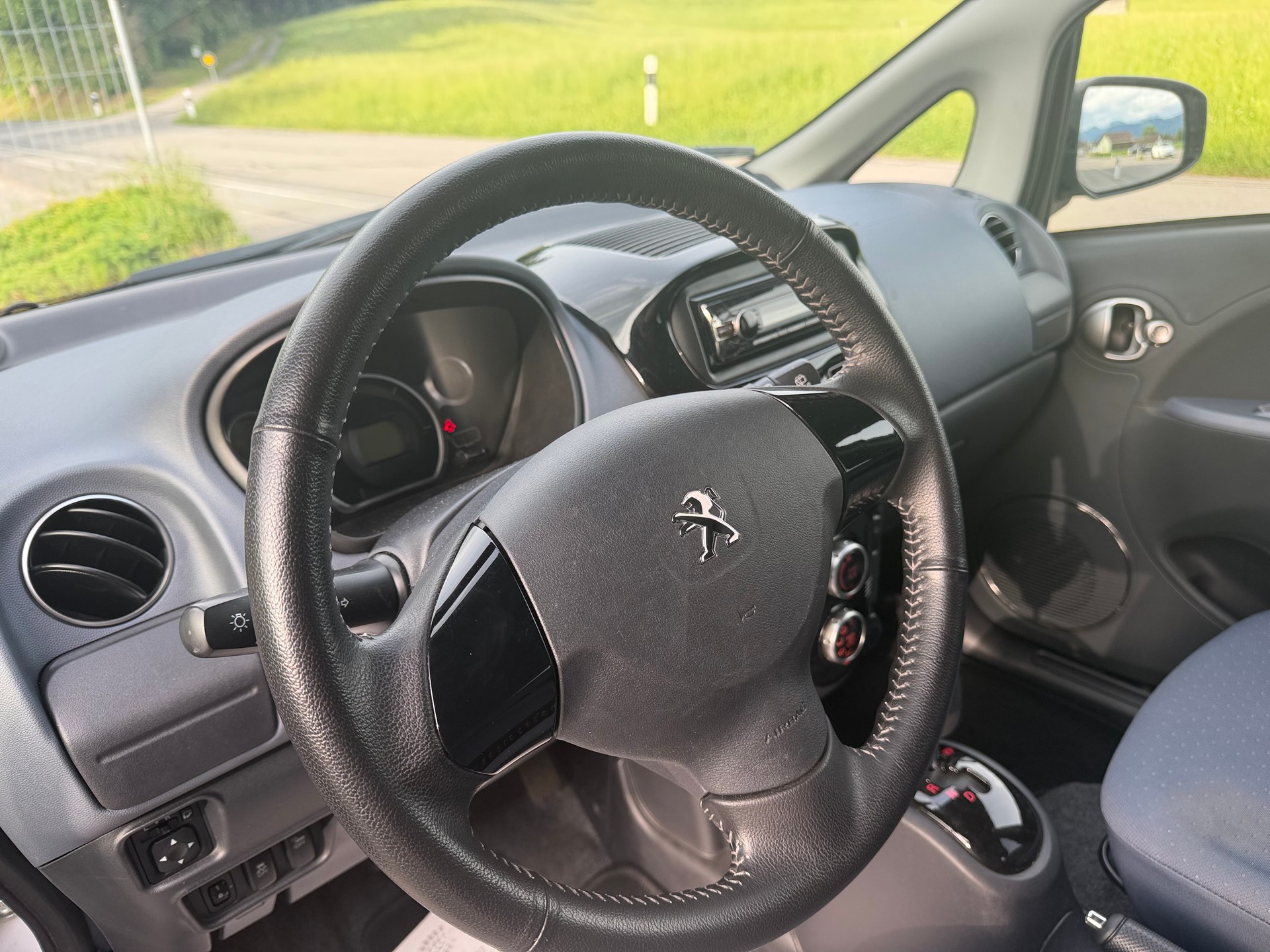 PEUGEOT iON Active-image-8