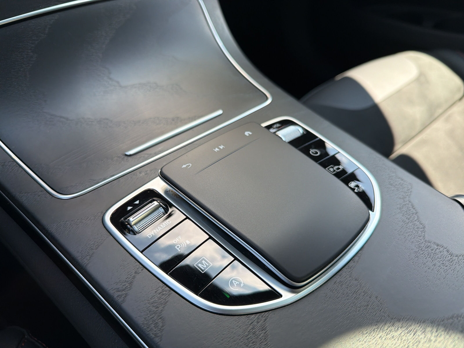 MERCEDES-BENZ GLC 220 d AMG Plus 4Matic-image-25