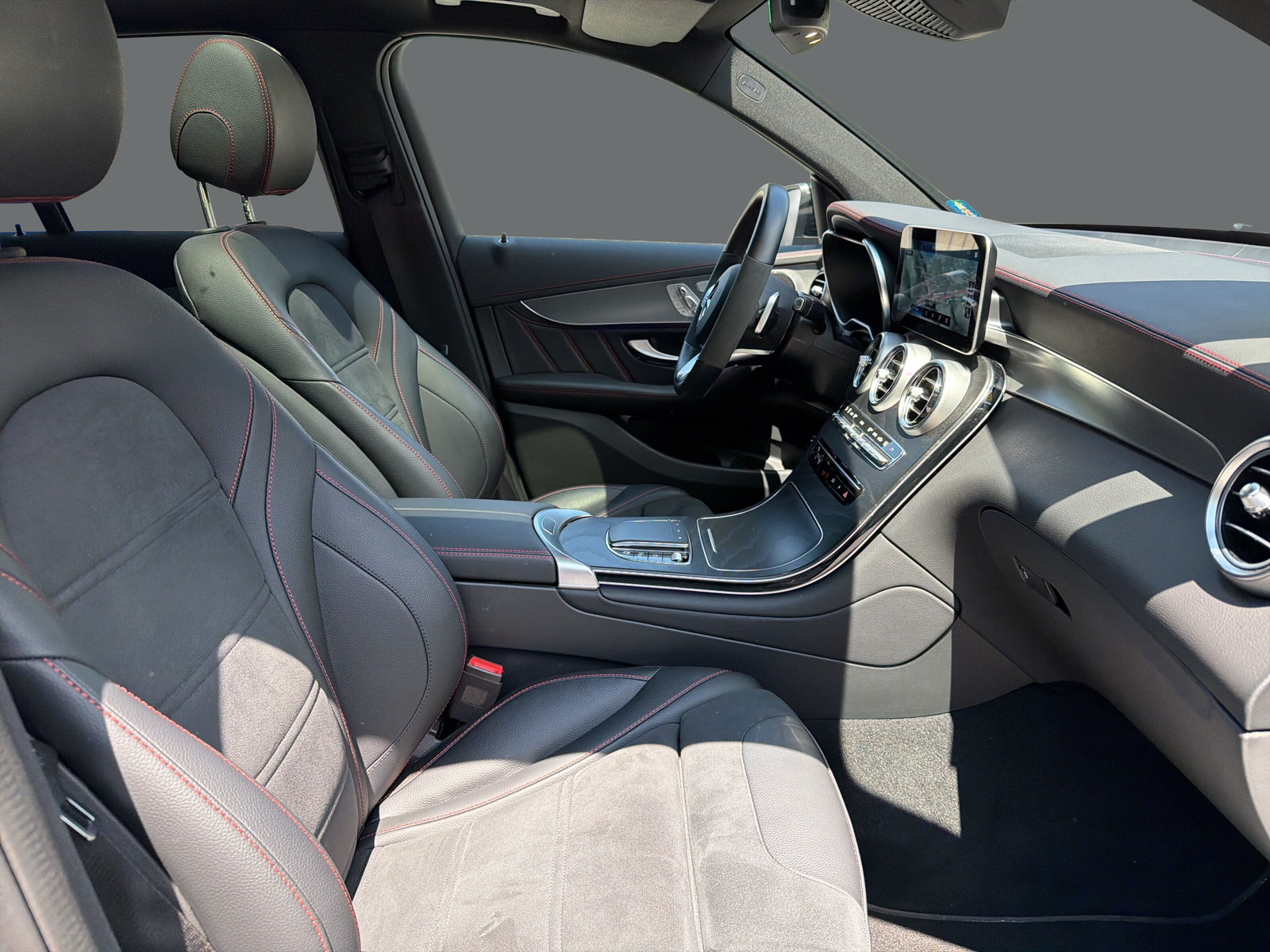 MERCEDES-BENZ GLC 220 d AMG Plus 4Matic-image-17