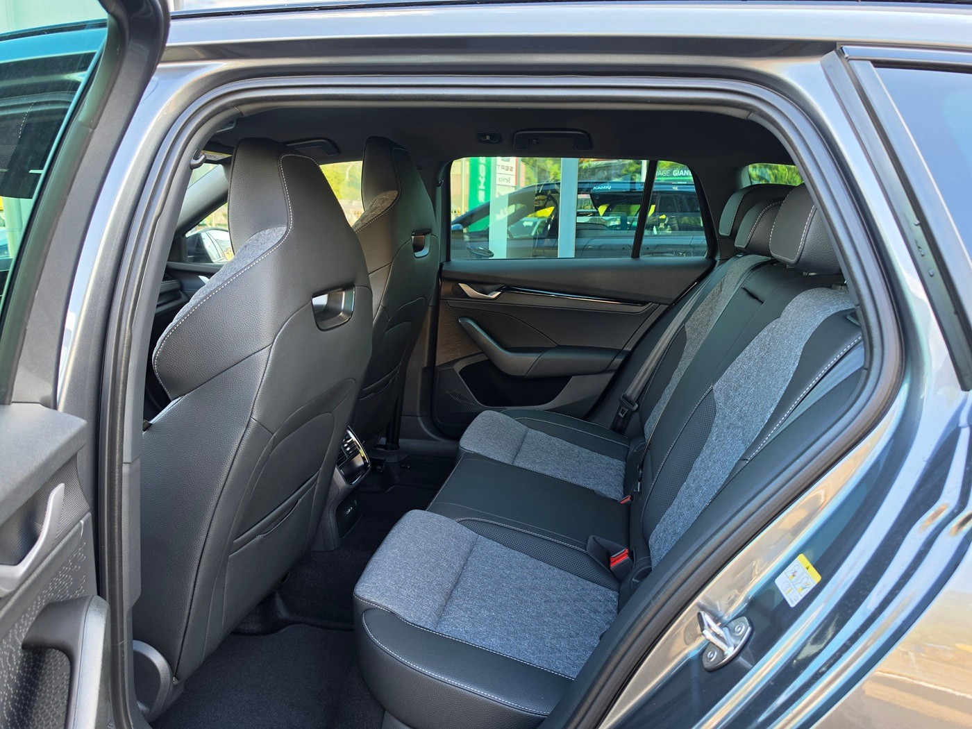 SKODA Octavia Combi 2.0 TSI DSG Dynamic 4x4-image-9