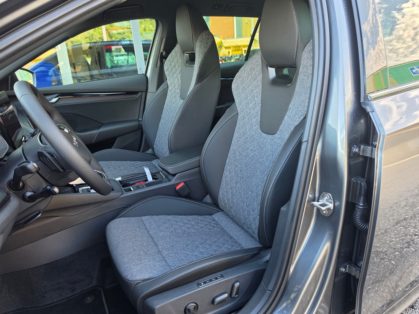 SKODA Octavia Combi 2.0 TSI DSG Dynamic 4x4-image-8