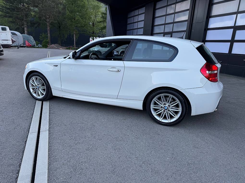 BMW 118d Dynamic Edition-image-0