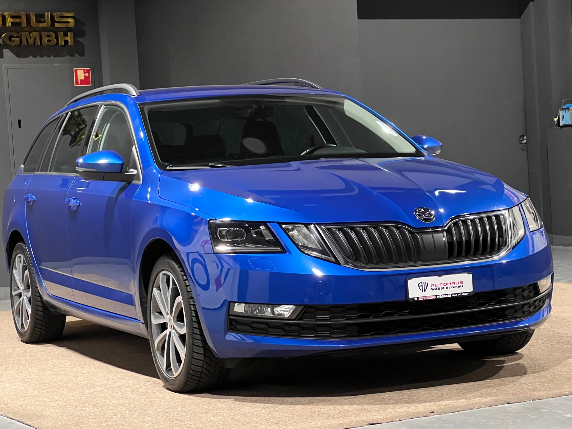 SKODA Octavia Combi 1.8 TSI Swiss Line 25 4x4 DSG-image-0