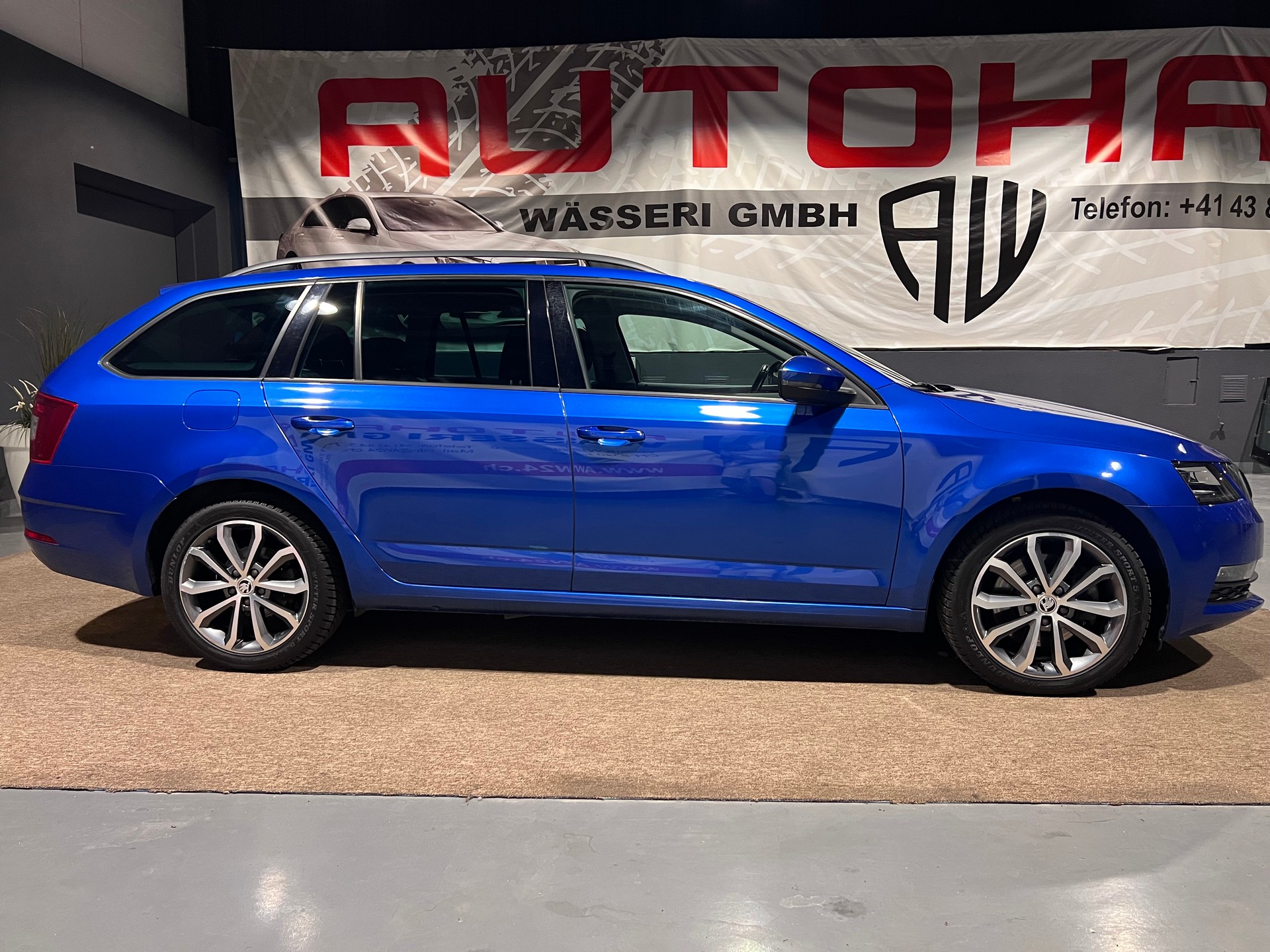 SKODA Octavia Combi 1.8 TSI Swiss Line 25 4x4 DSG-image-1