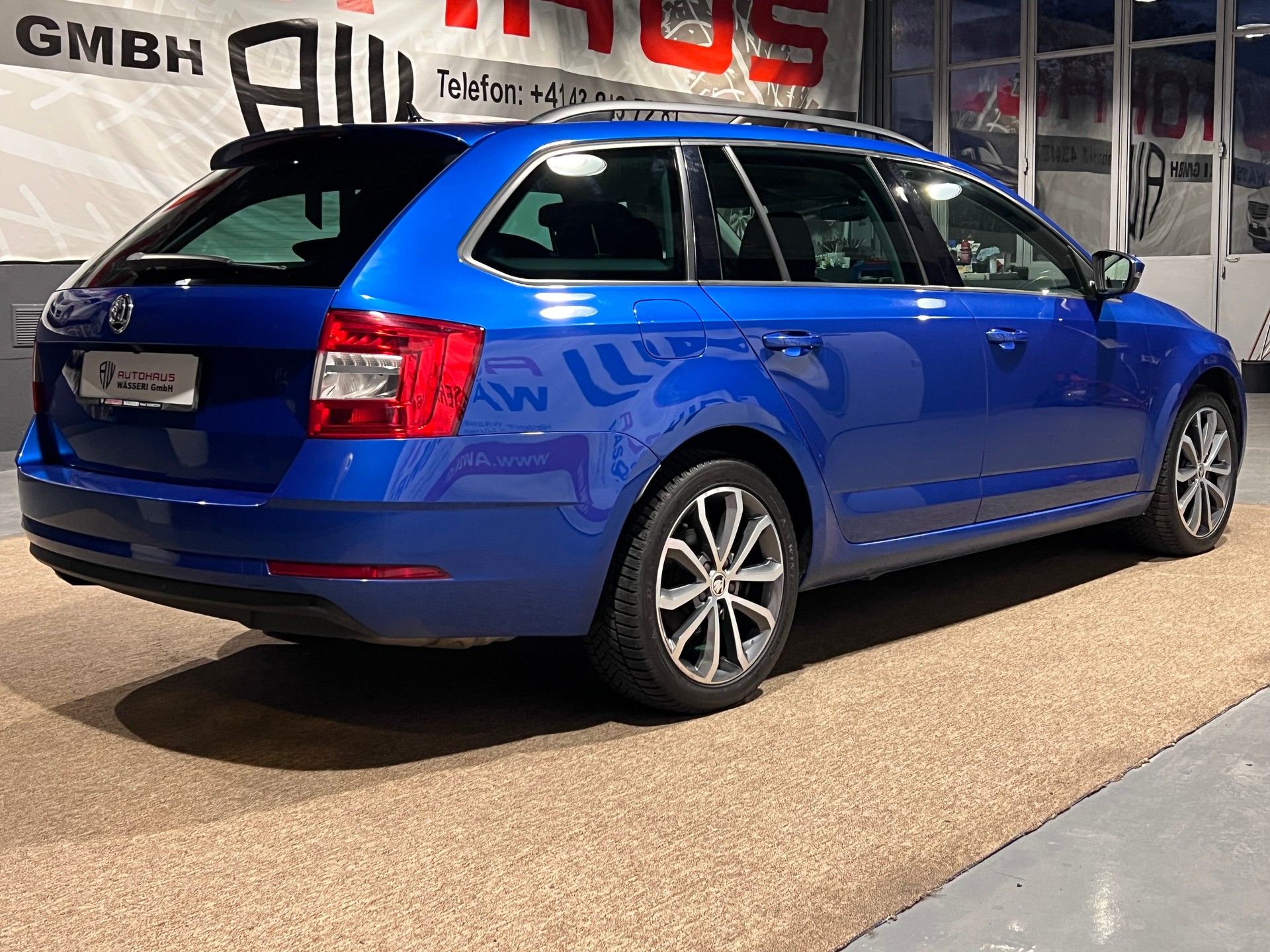 SKODA Octavia Combi 1.8 TSI Swiss Line 25 4x4 DSG-image-2
