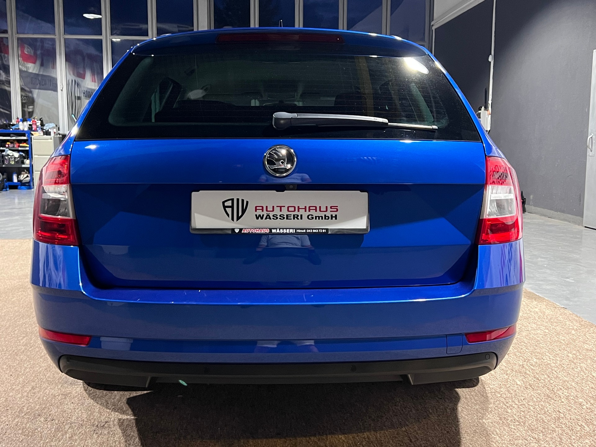SKODA Octavia Combi 1.8 TSI Swiss Line 25 4x4 DSG-image-3