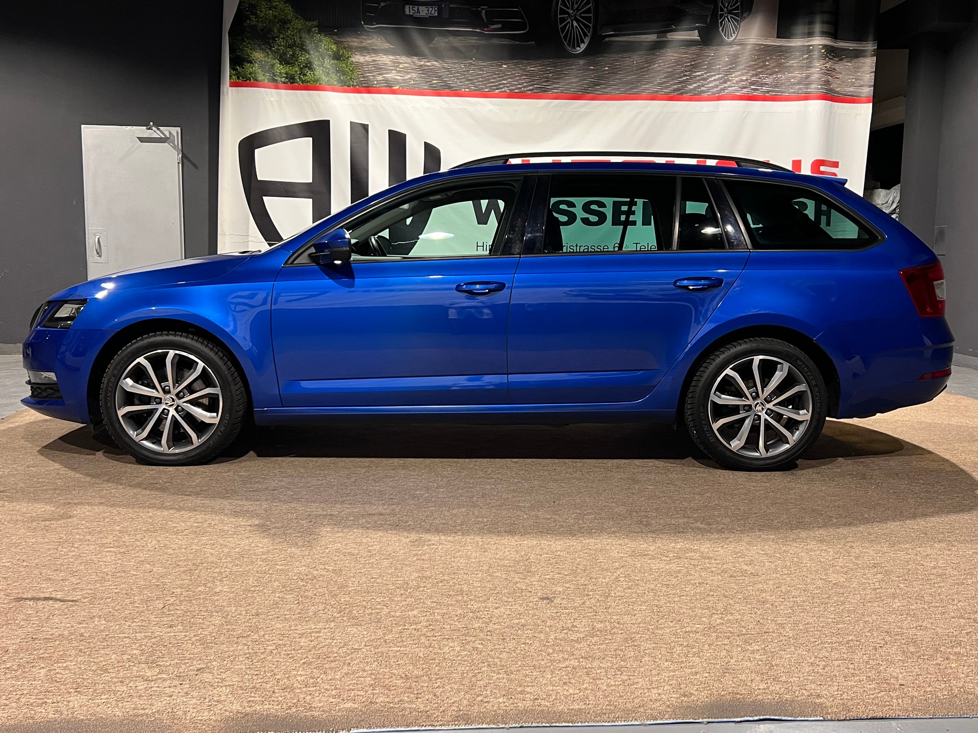 SKODA Octavia Combi 1.8 TSI Swiss Line 25 4x4 DSG-image-6