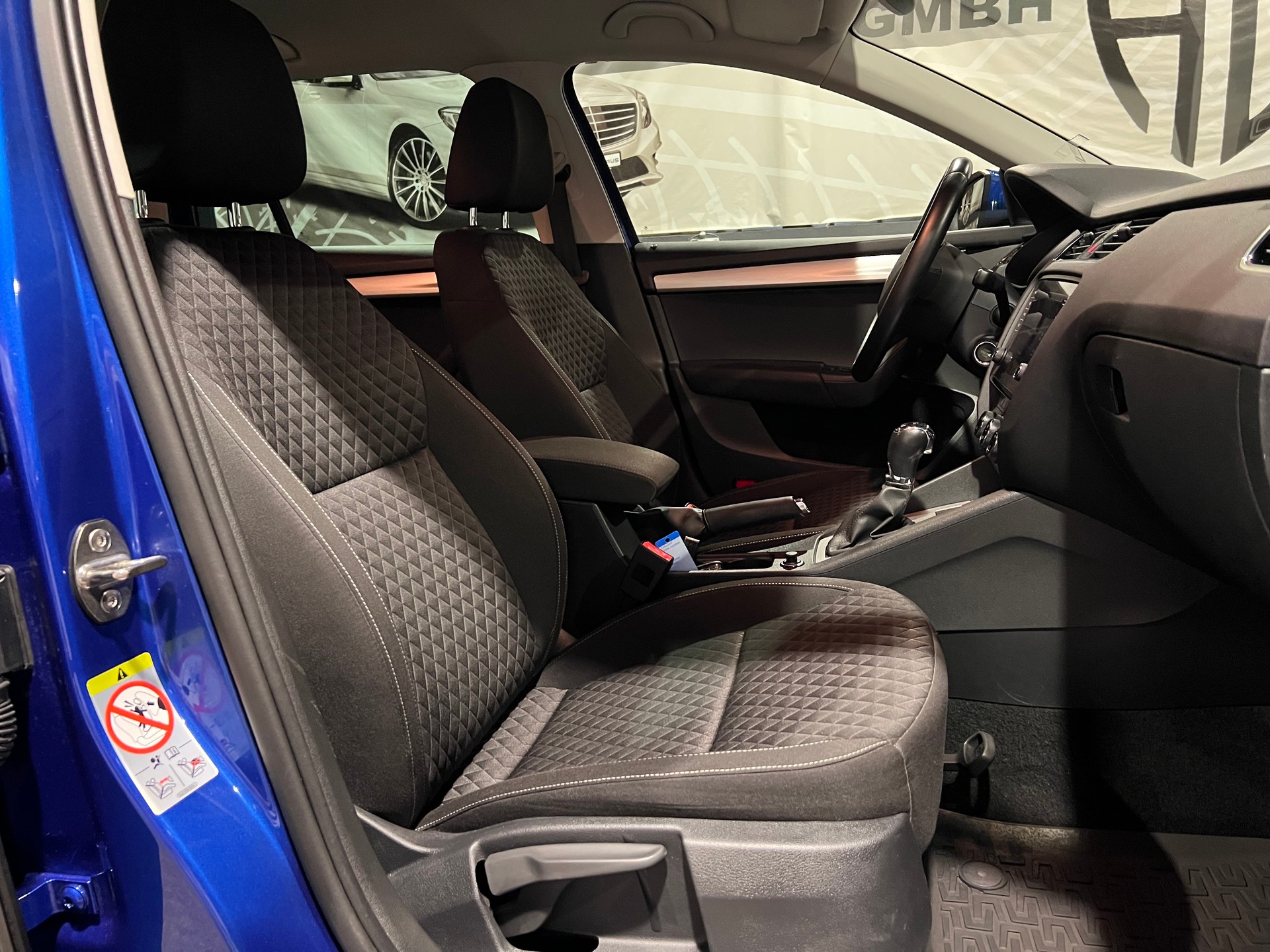 SKODA Octavia Combi 1.8 TSI Swiss Line 25 4x4 DSG-image-13