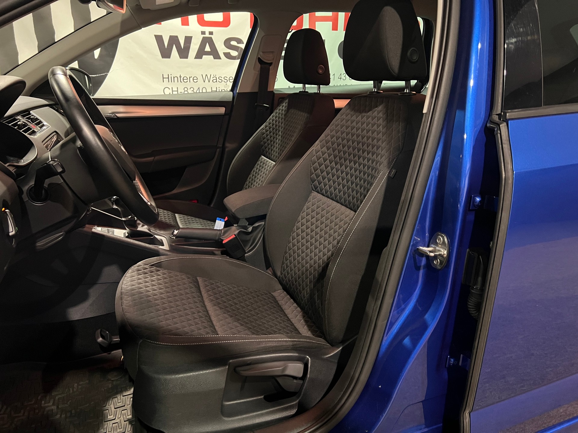 SKODA Octavia Combi 1.8 TSI Swiss Line 25 4x4 DSG-image-11