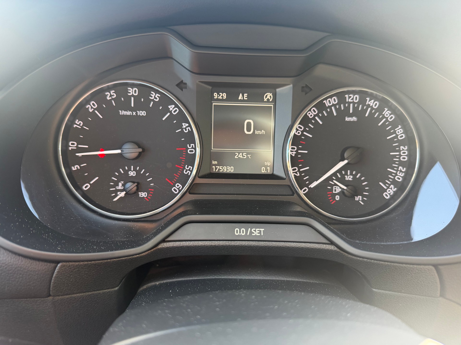 SKODA Octavia Combi 1.6 TDI Style DSG-image-8