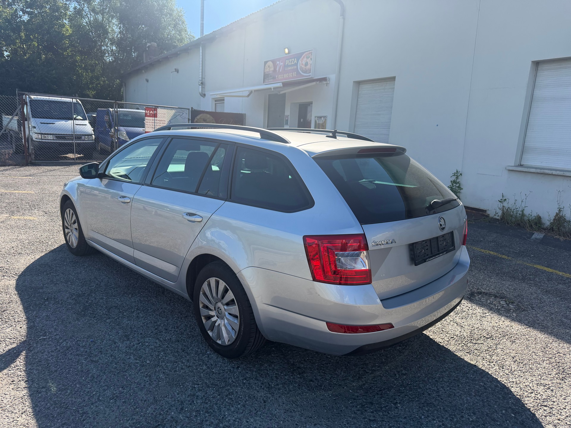 SKODA Octavia Combi 1.6 TDI Style DSG-image-2