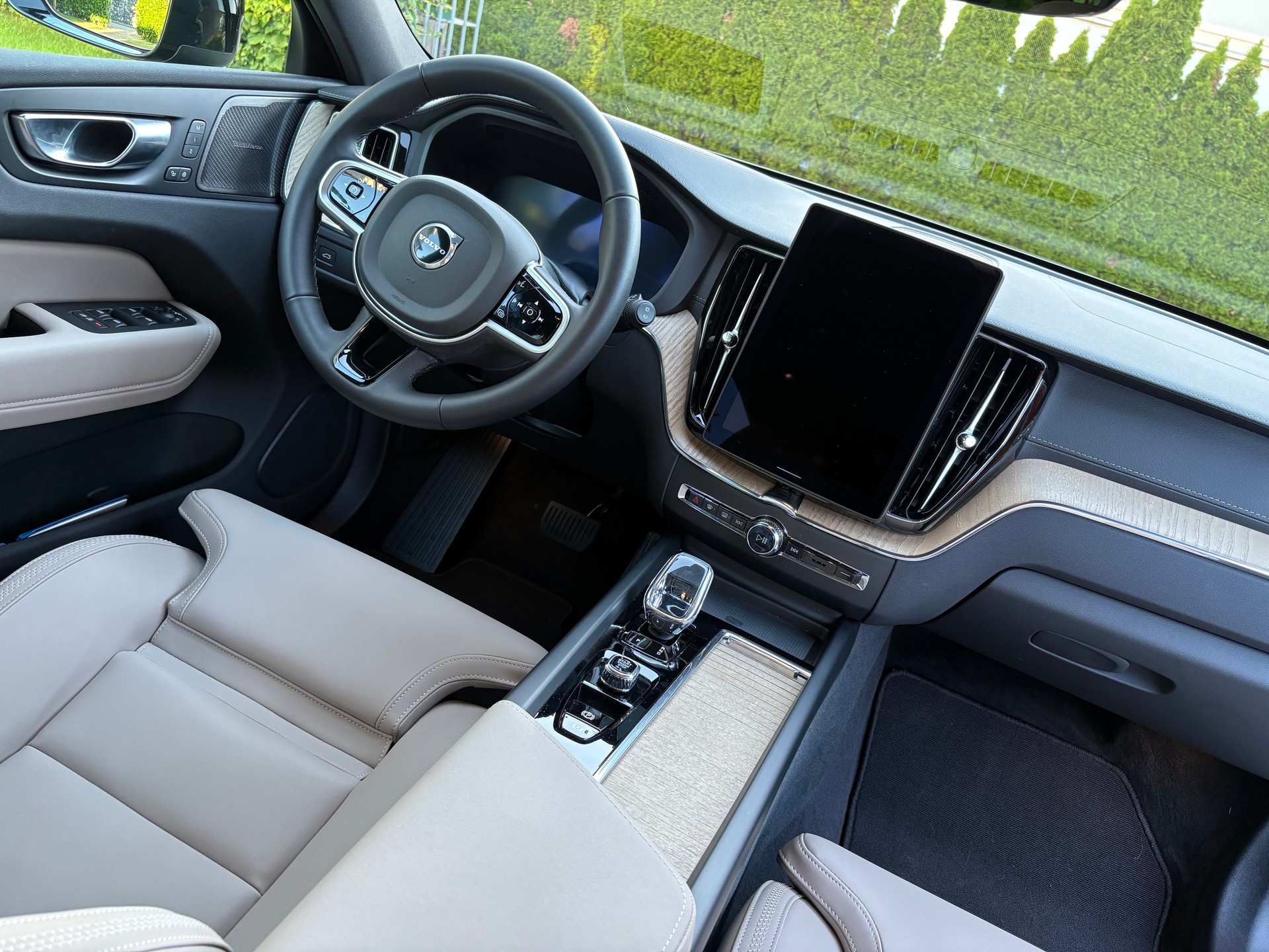 VOLVO 2.0 B5 MH Ultra Dark AWD Model 2026 und AHK-image-4