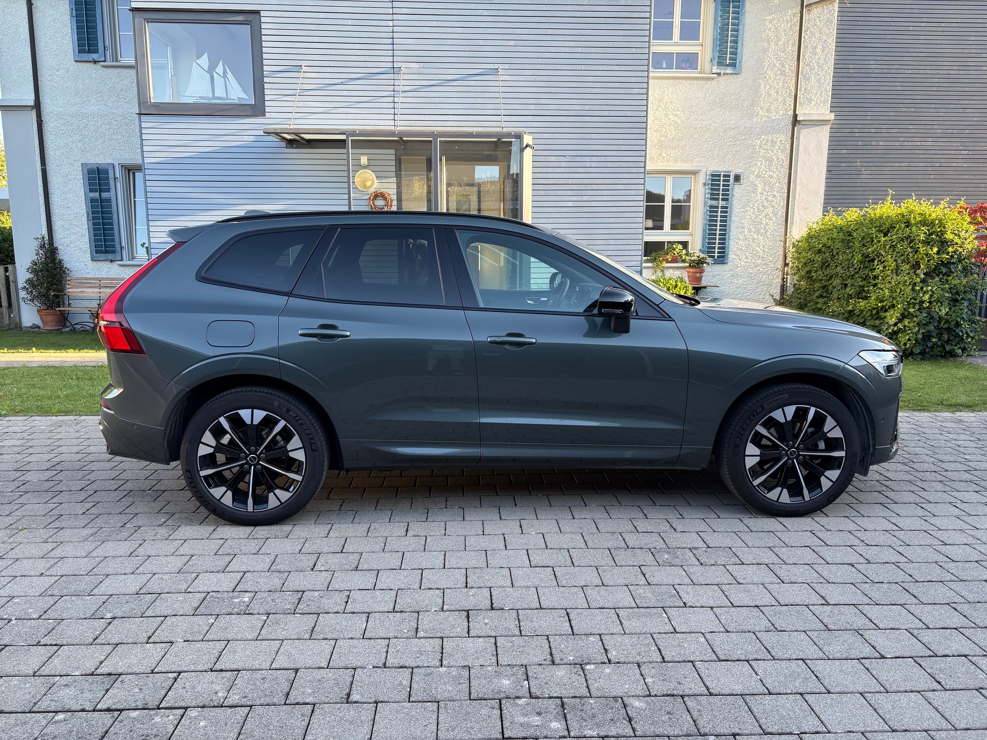 VOLVO 2.0 B5 MH Ultra Dark AWD Model 2026 und AHK-image-0