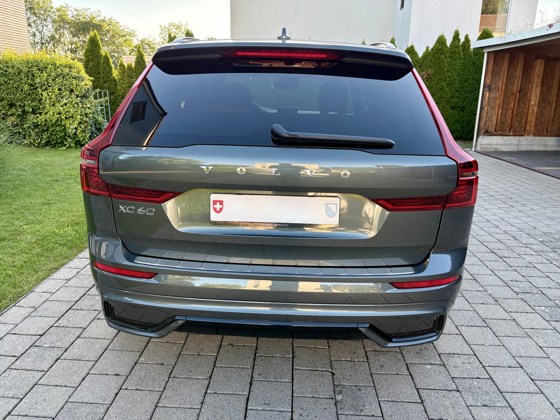 VOLVO 2.0 B5 MH Ultra Dark AWD Model 2026 und AHK-image-2
