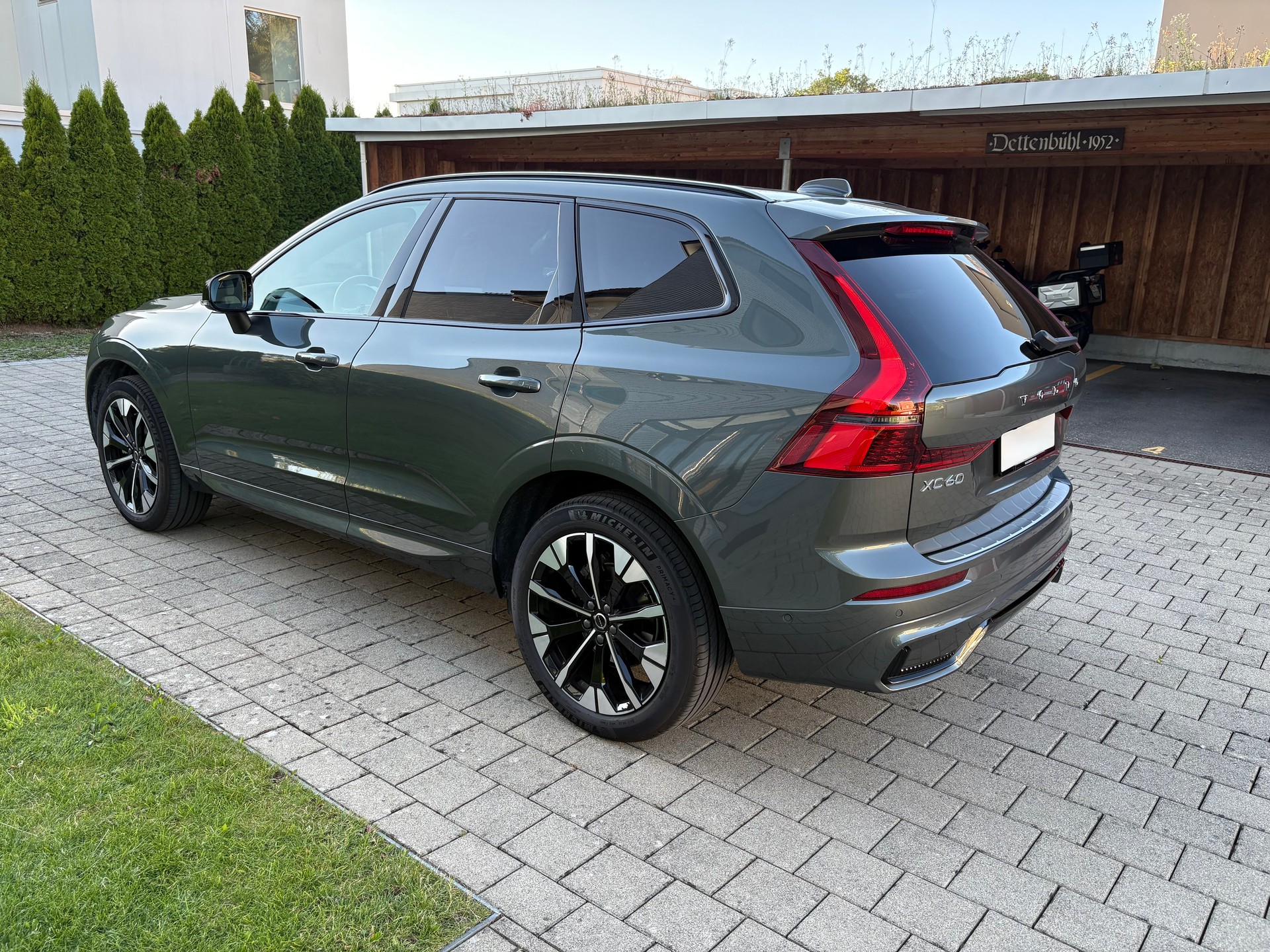 VOLVO 2.0 B5 MH Ultra Dark AWD Model 2026 und AHK-image-3