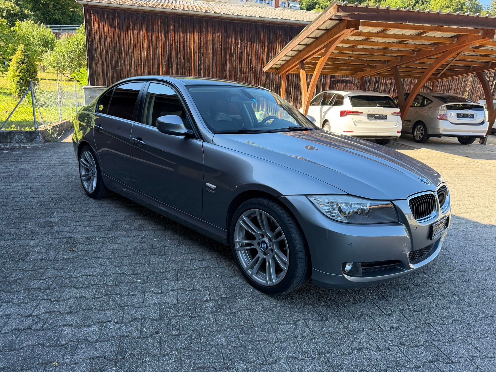 BMW 320-image-2