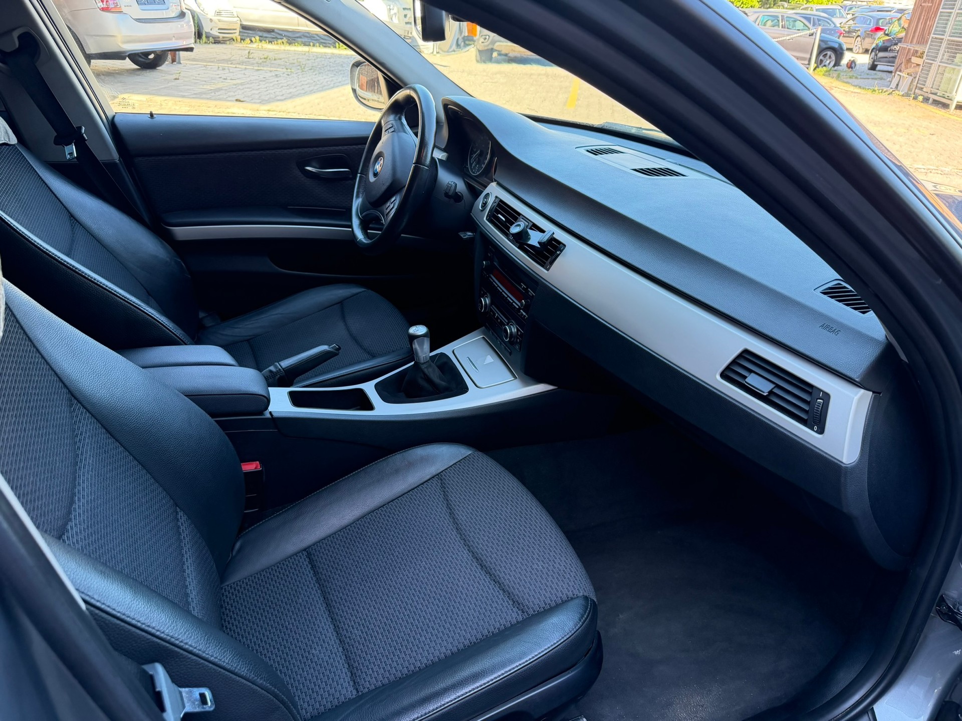 BMW 320-image-8