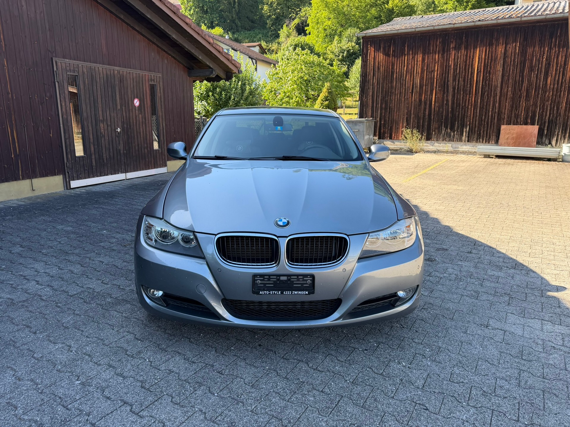 BMW 320-image-1