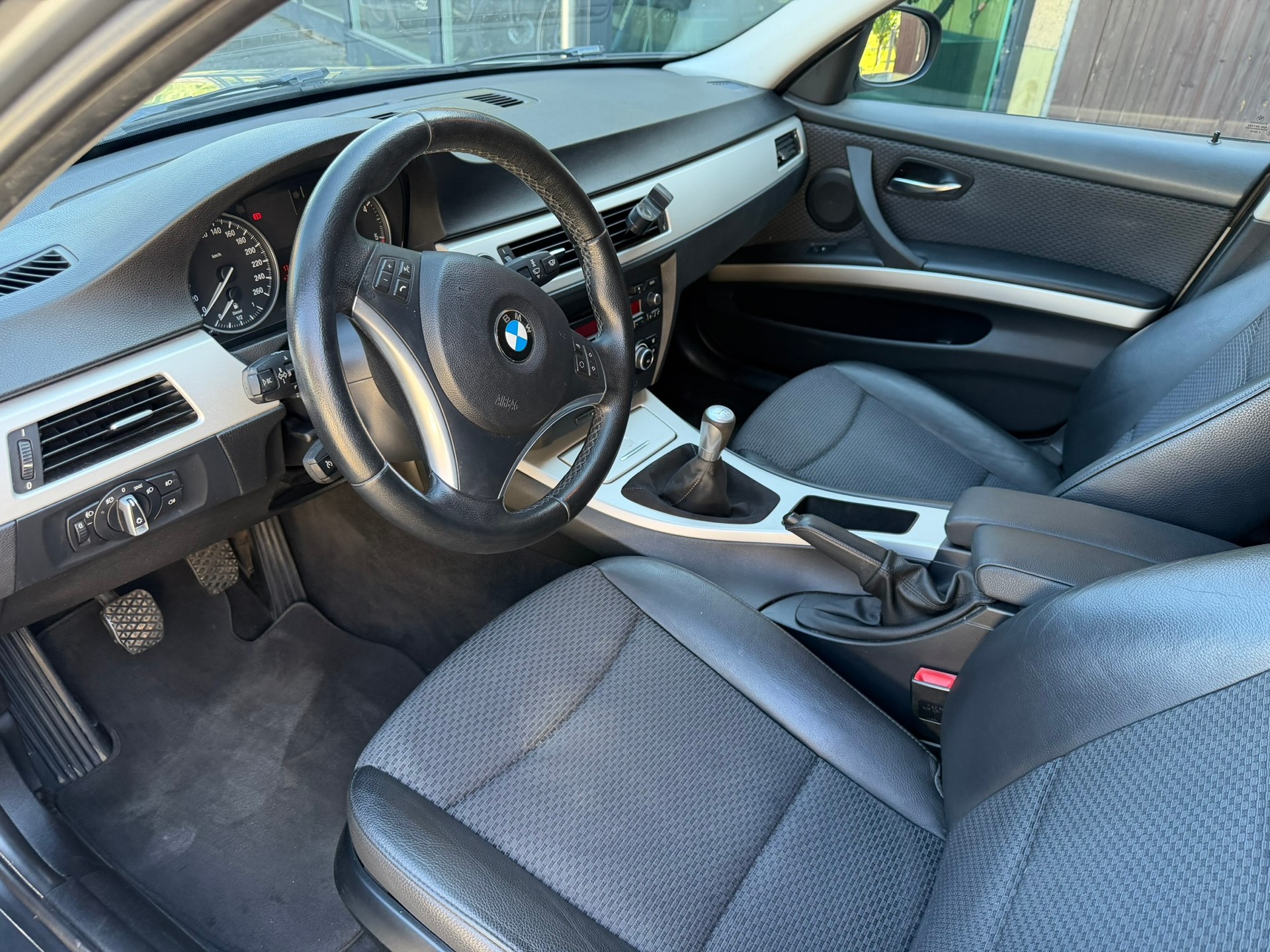 BMW 320-image-7