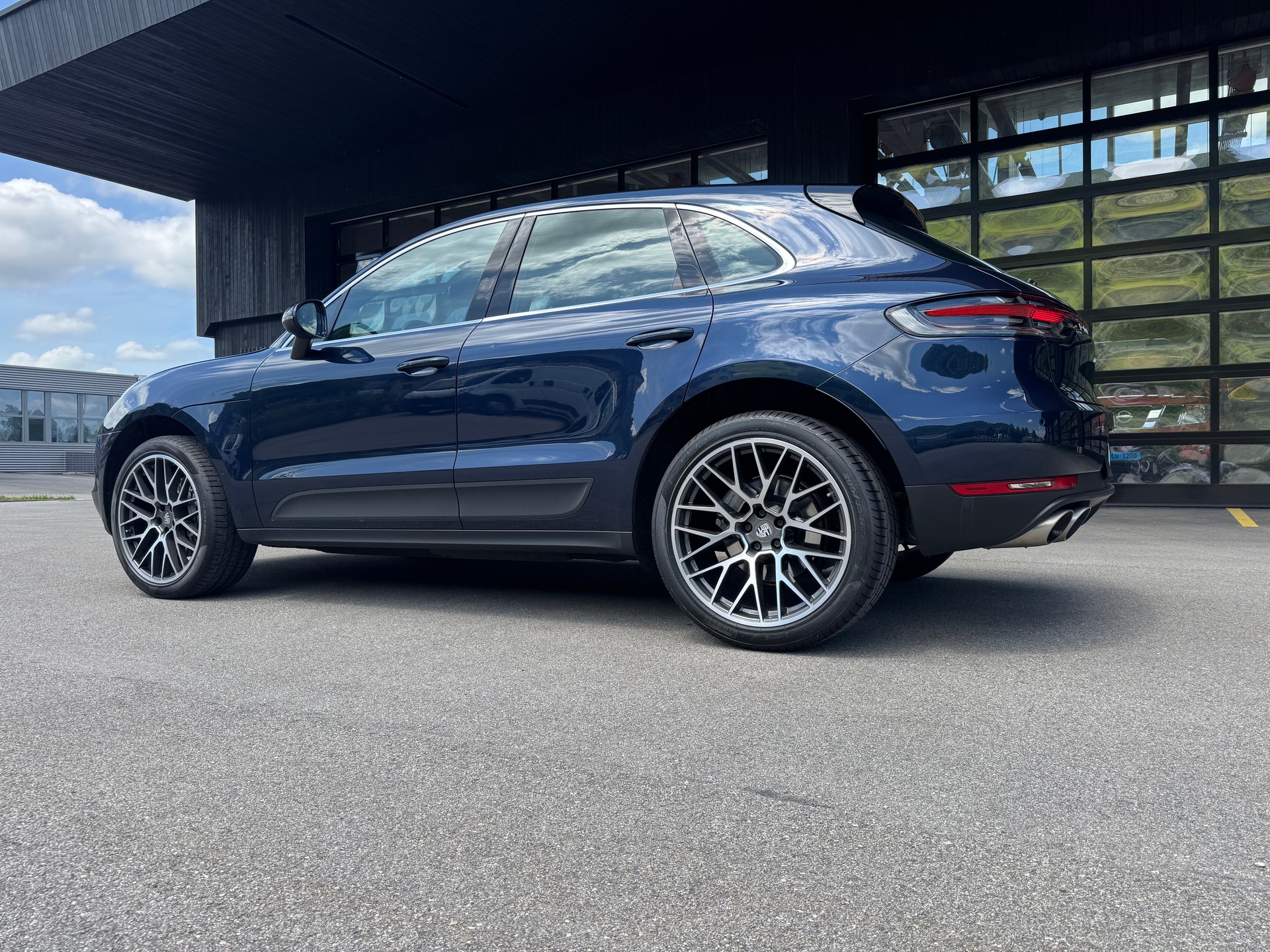 PORSCHE 3.0 V6 S PORSCHE Macan S PDK ** 354 PS ** Voll-Leder ** Gr-Navi ** RF-Kamera ** Sitzheizung ** 21 Zoll Felgen ** 30.09.2020-image-3