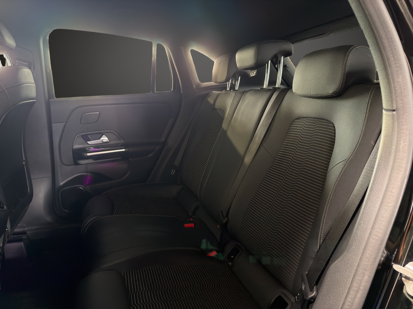MERCEDES-BENZ GLA 200d Progress. 4Matic-image-10