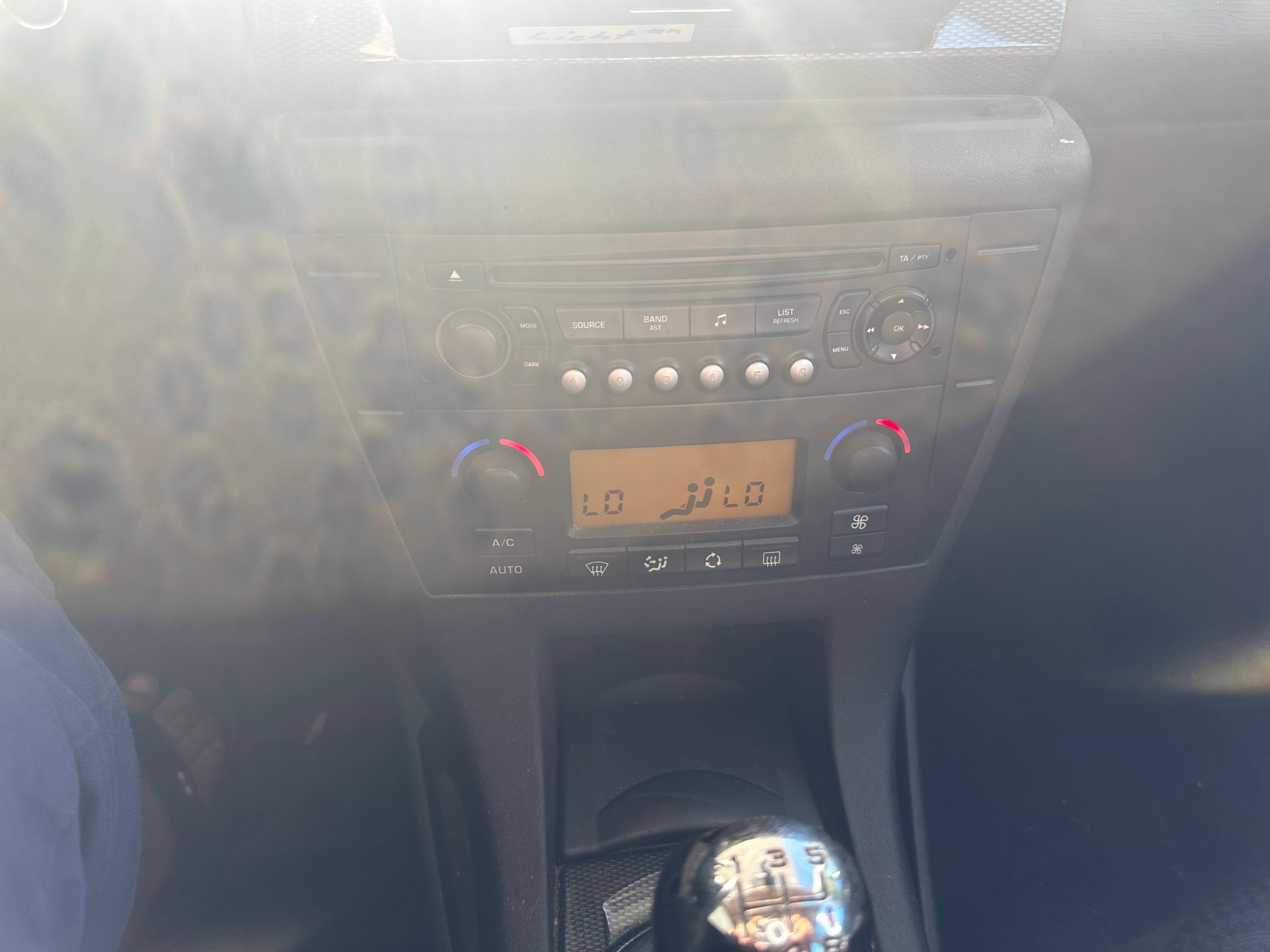 CITROEN C4 Berline 1.6i 16V SX-image-8
