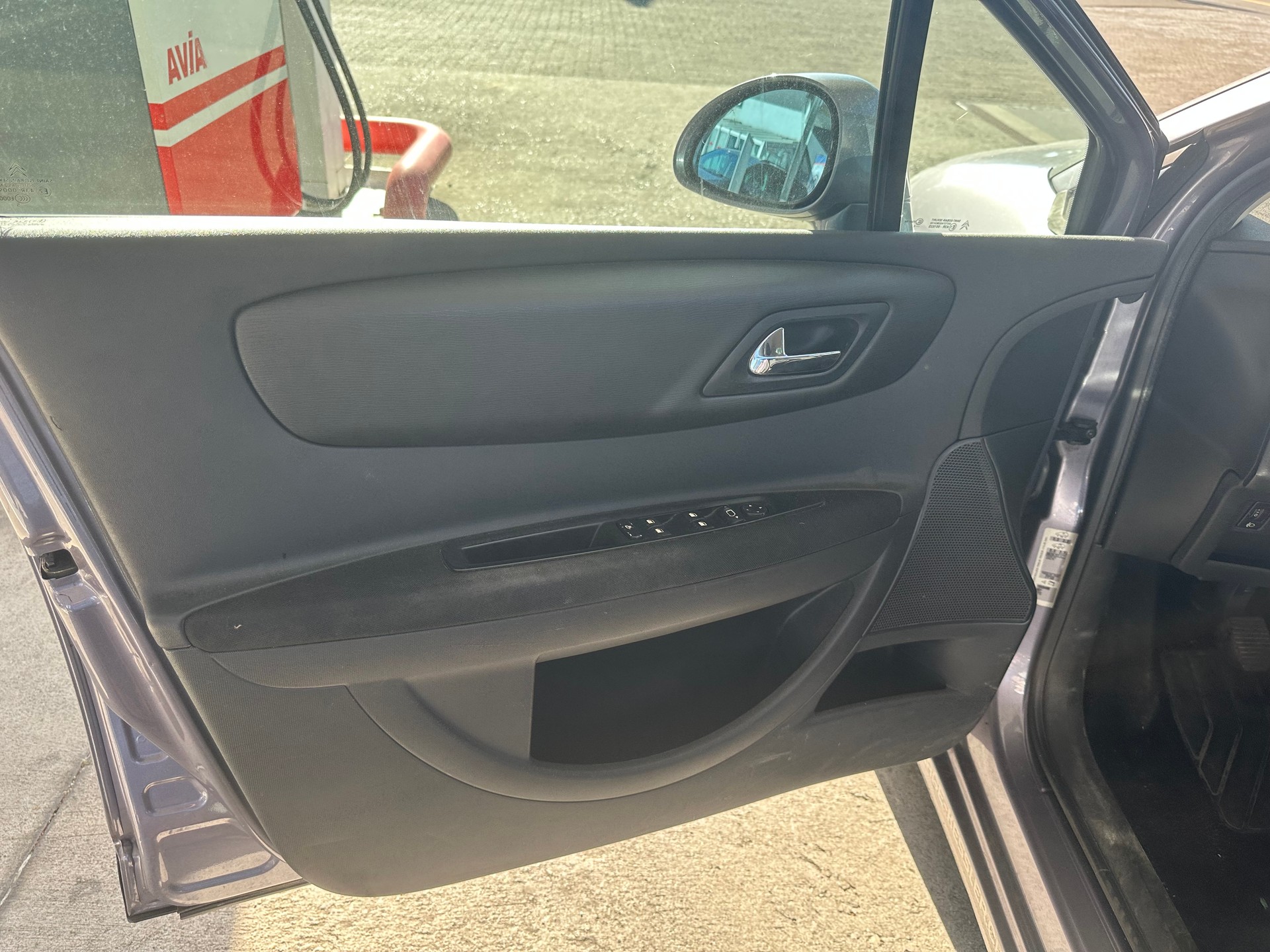 CITROEN C4 Berline 1.6i 16V SX-image-10
