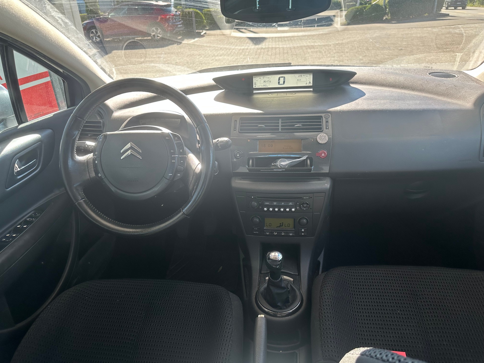 CITROEN C4 Berline 1.6i 16V SX-image-5