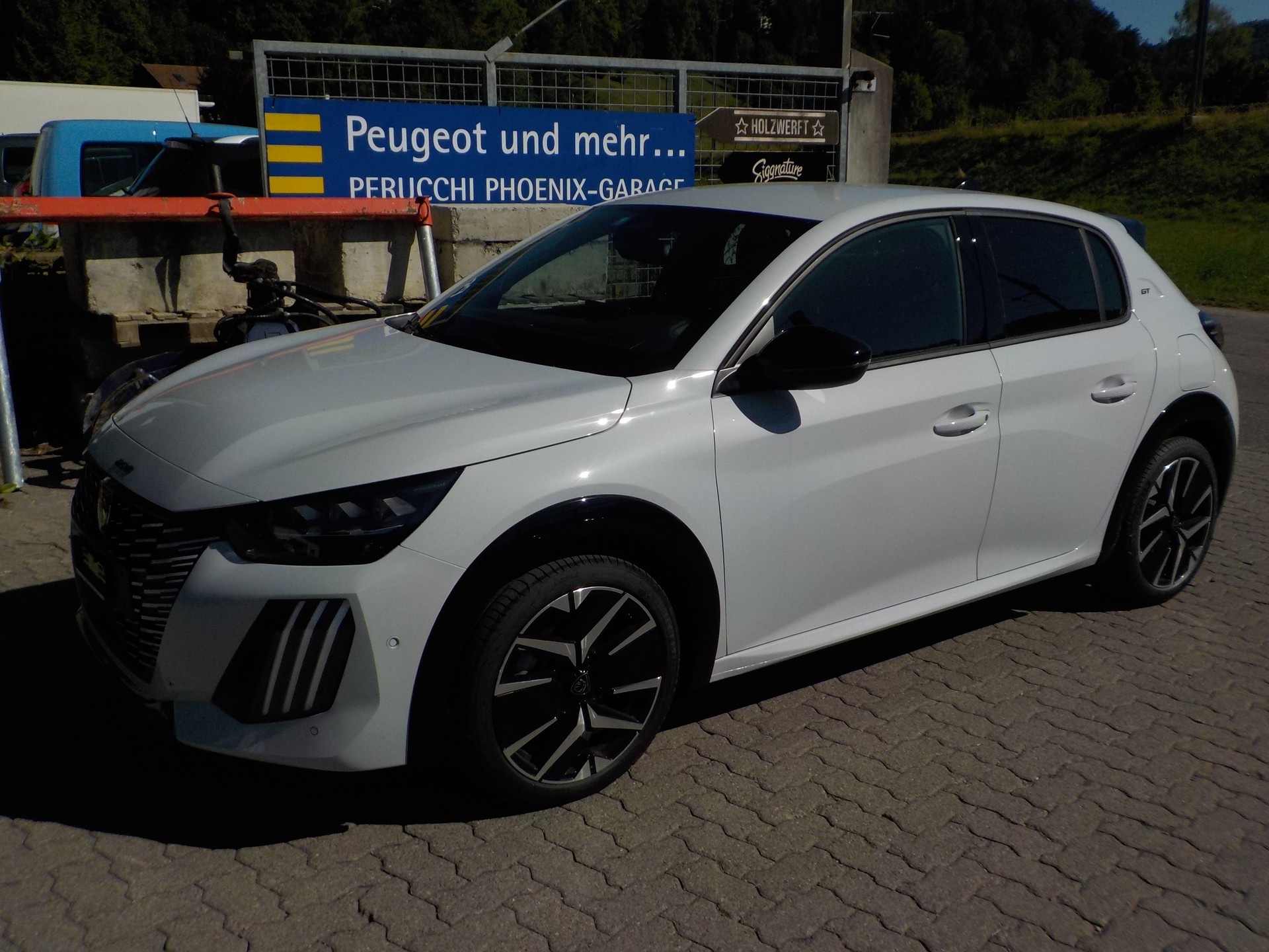 PEUGEOT 208 1.2 MHEV 145 GT-image-0