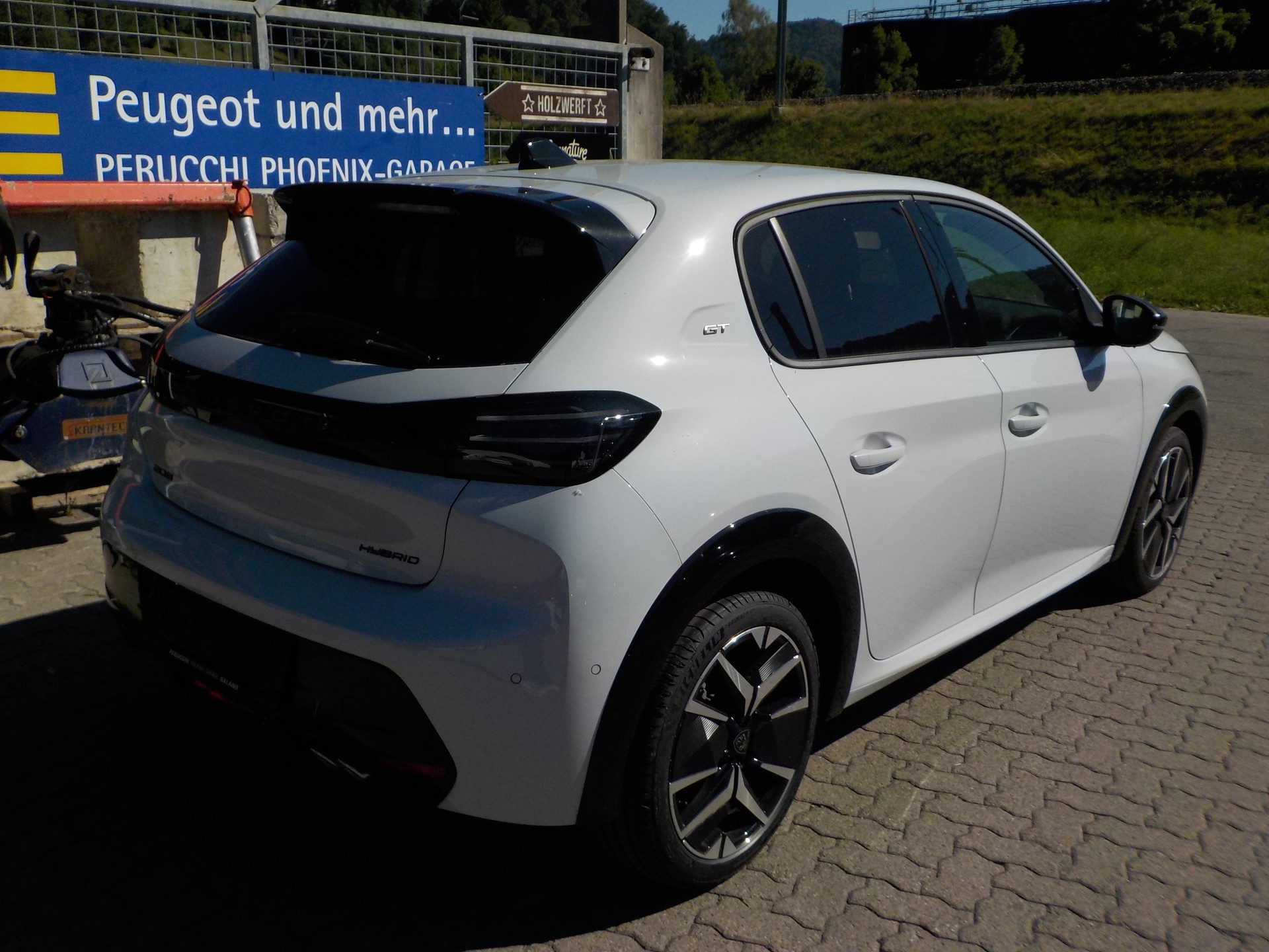PEUGEOT 208 1.2 MHEV 145 GT-image-3