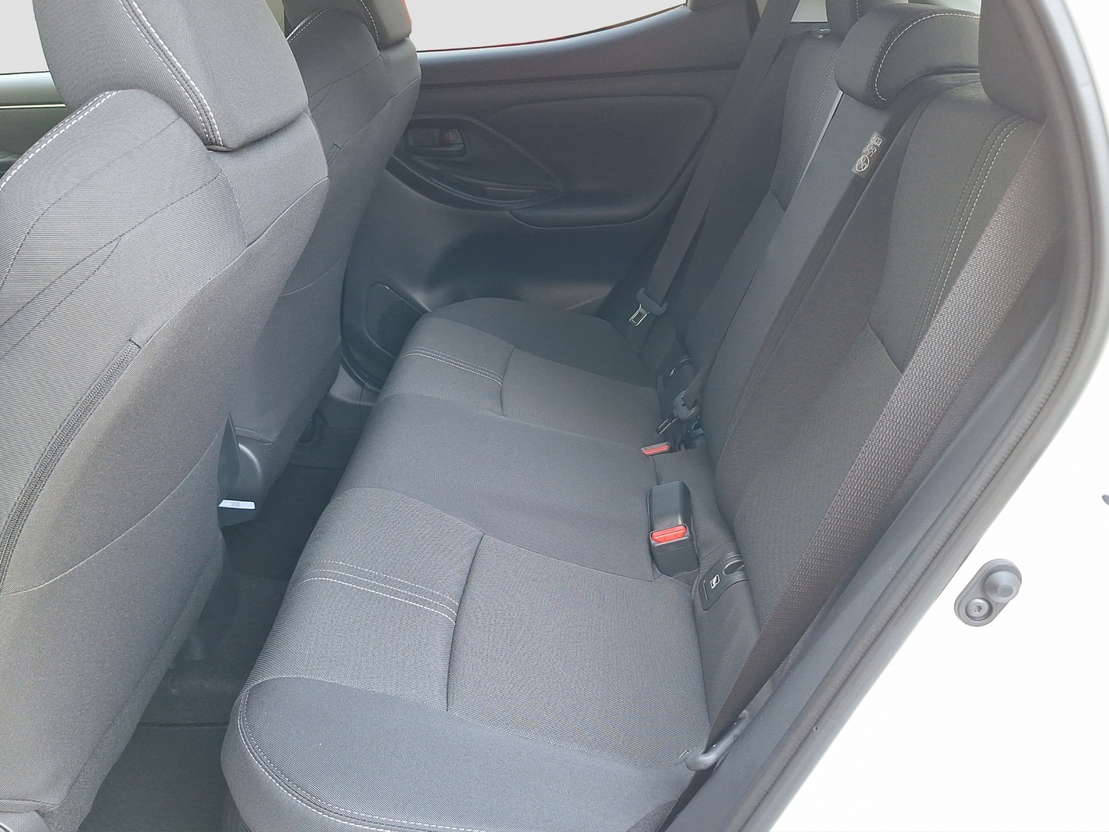 TOYOTA Yaris 1.5 VVT-i HSD Trend-image-10