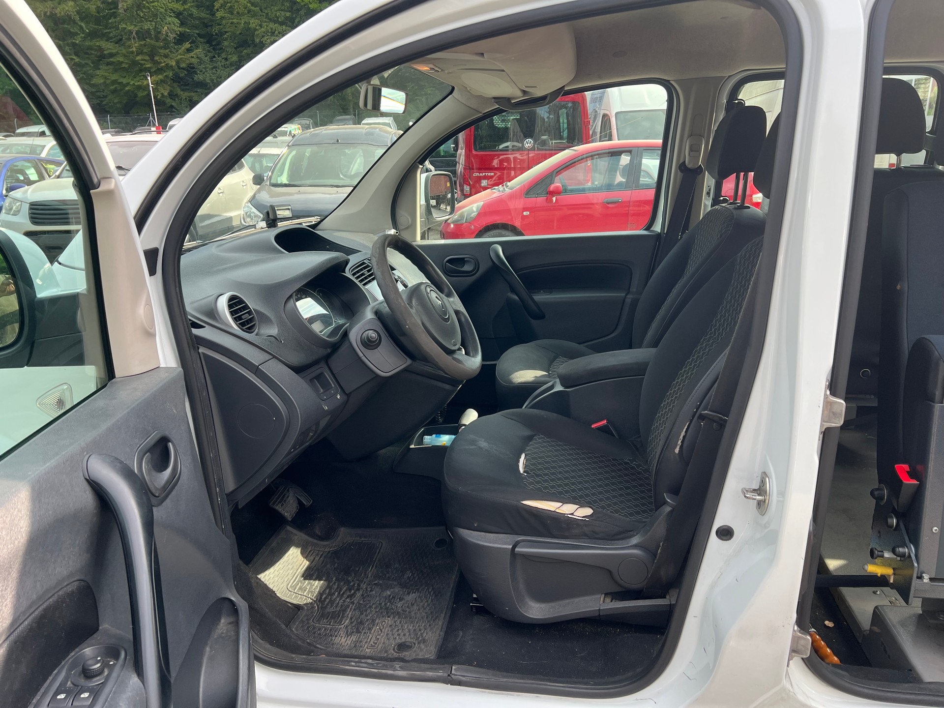 RENAULT Kangoo 1.6 16V Dynamique Automatic-image-6