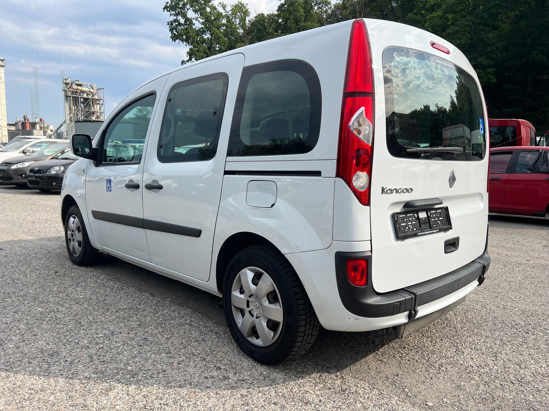 RENAULT Kangoo 1.6 16V Dynamique Automatic-image-3