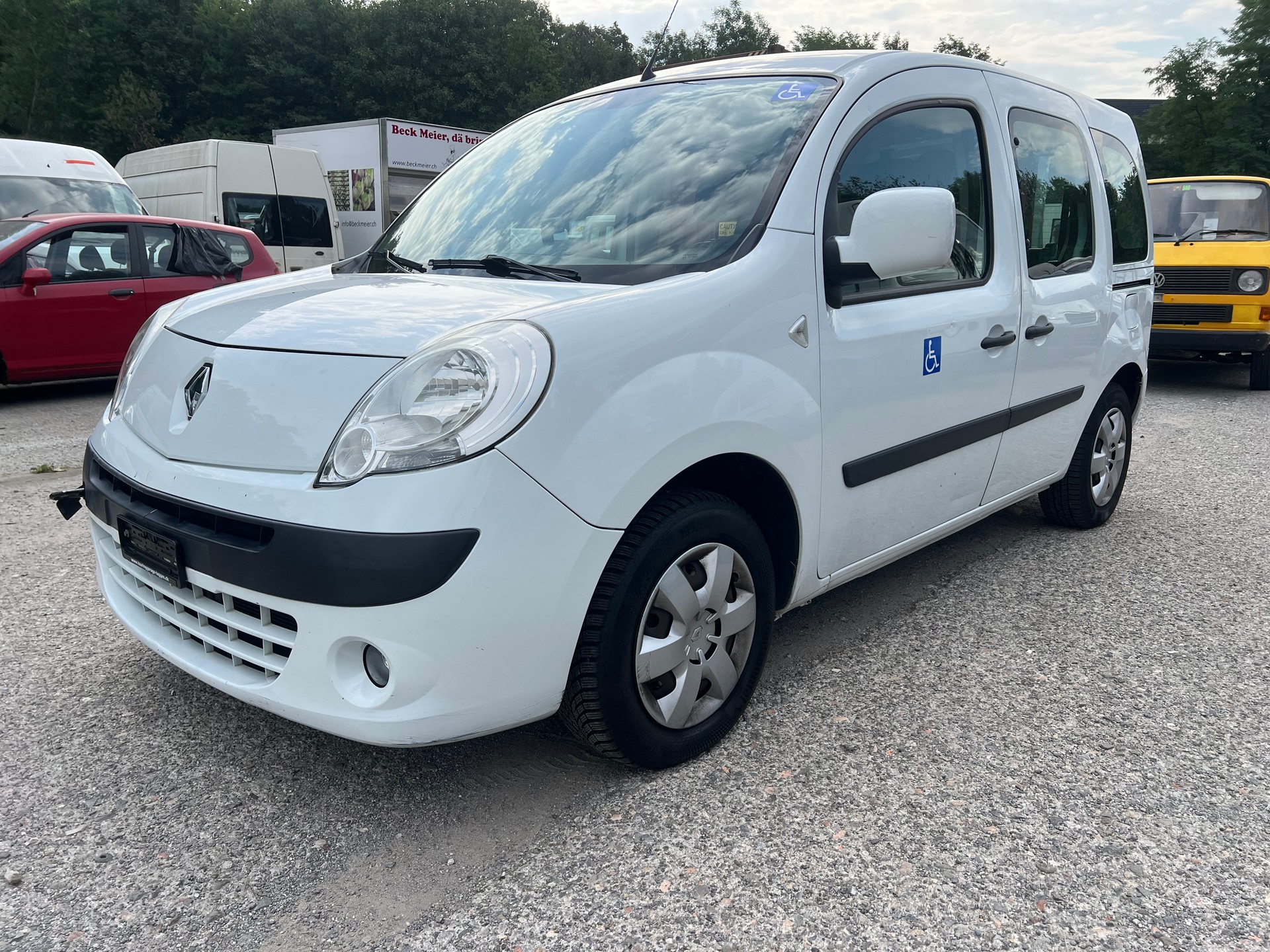 RENAULT Kangoo 1.6 16V Dynamique Automatic-image-0