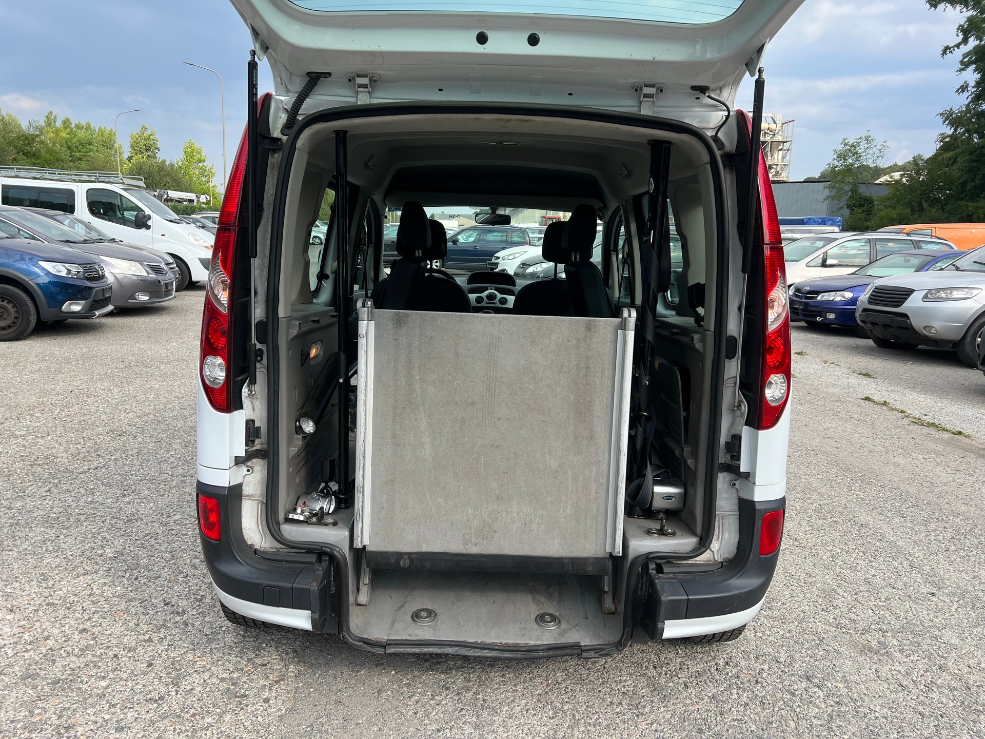 RENAULT Kangoo 1.6 16V Dynamique Automatic-image-4