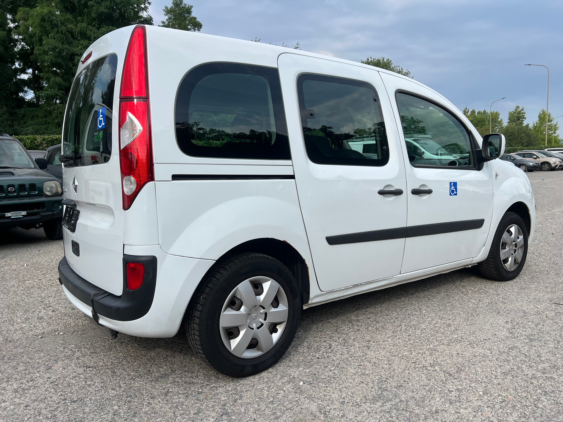 RENAULT Kangoo 1.6 16V Dynamique Automatic-image-2