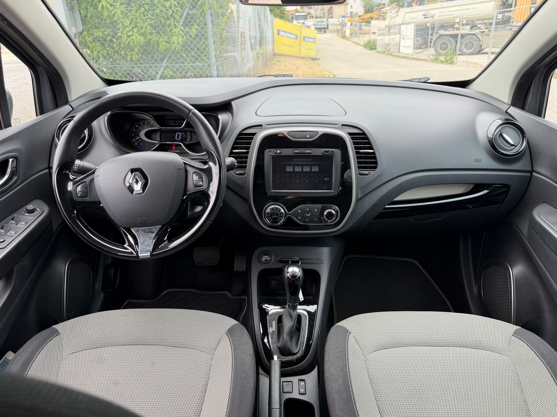 RENAULT Captur 1.2 T 16V Privilège EDC-image-3