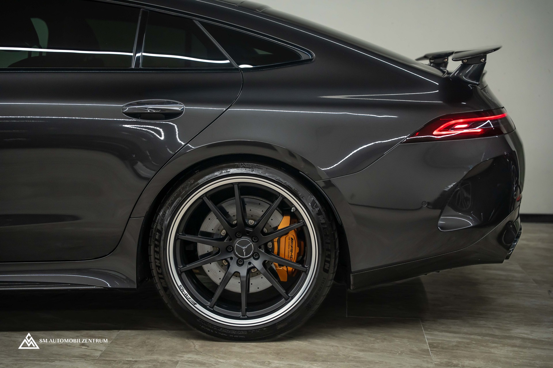 MERCEDES-BENZ AMG GT 63 S E Performance 4matic+ / Aero / Keramikbremsen / Carbon / Panorama-image-9