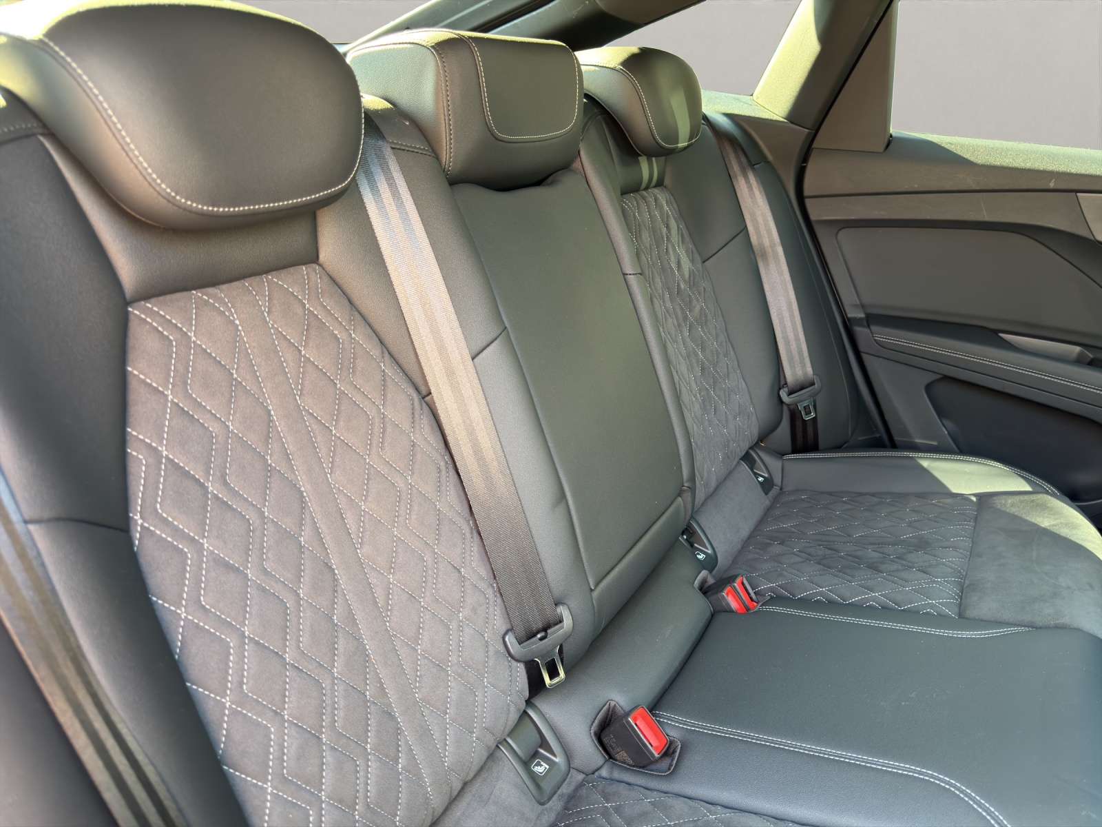 AUDI Q4 e-tron Sportback 50 quattro-image-11